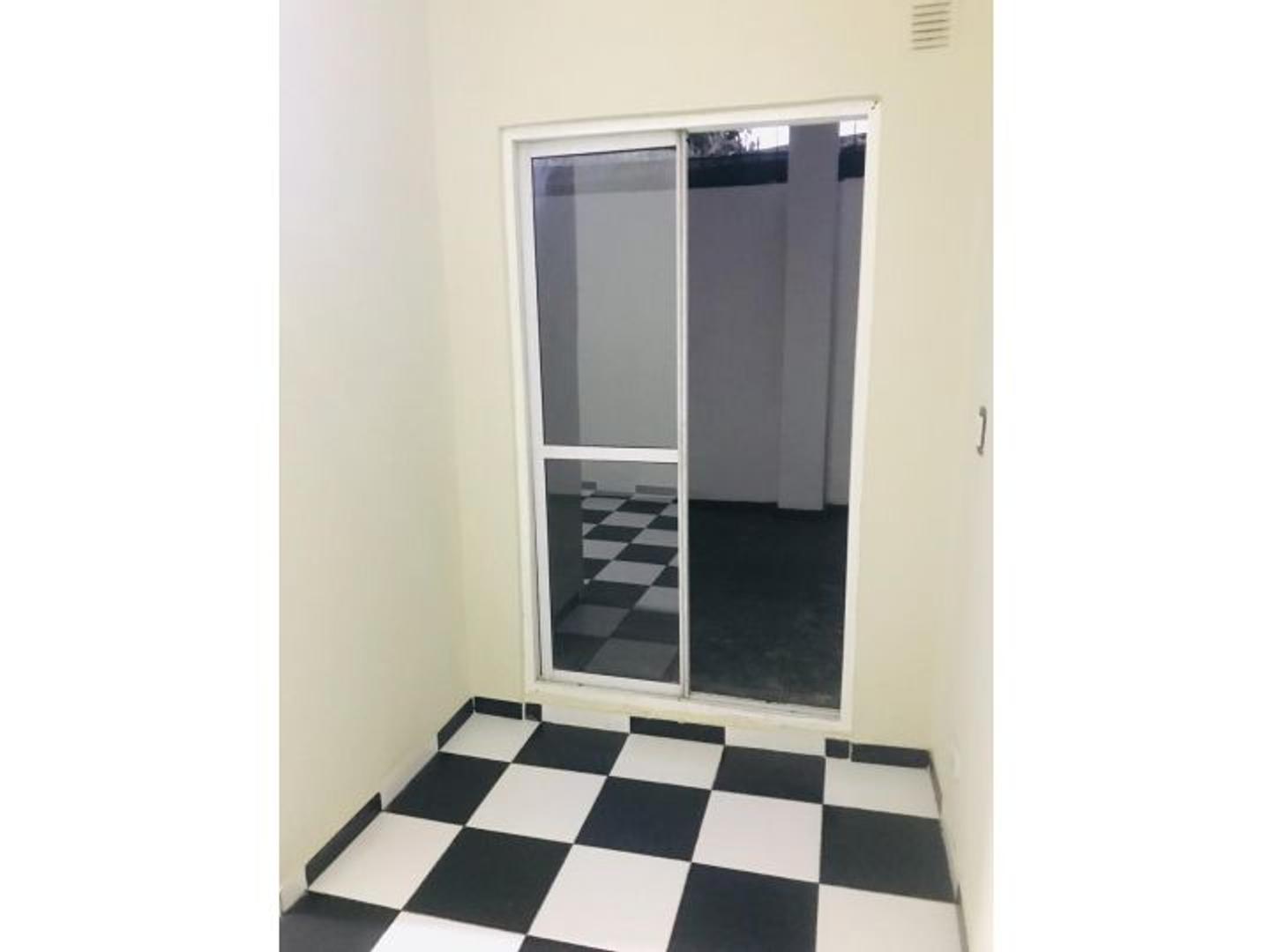 Casa 2 ambientes con 1 baño