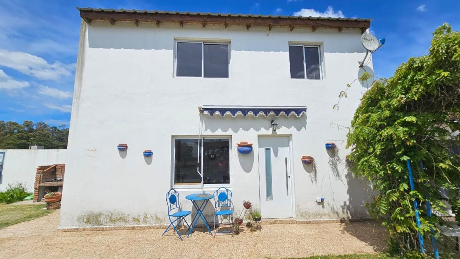 VENTA HERMOSA CASA DE 2 PLANTAS EN LA CALETA