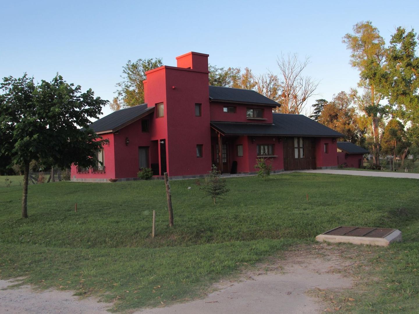 Casa 4 ambientes con 3 baños