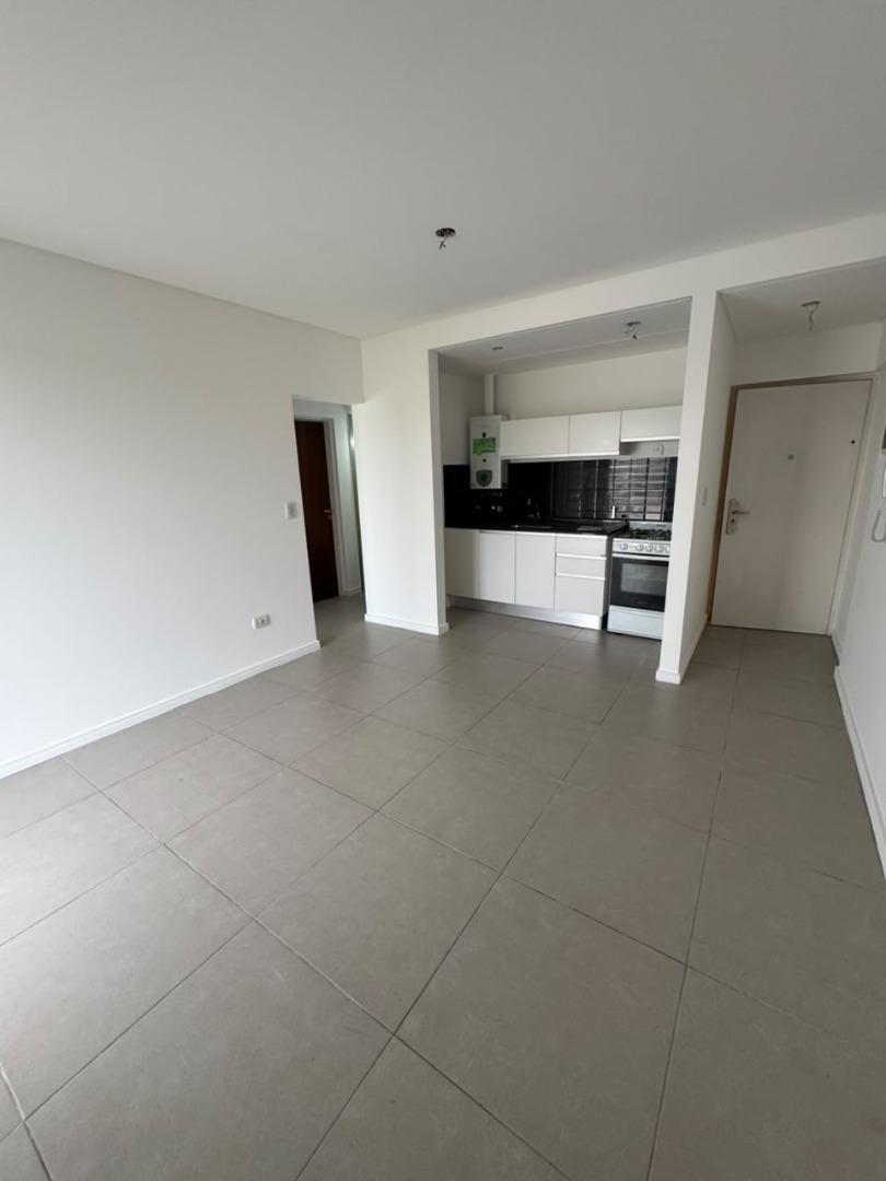 Alem 2400, Piso 4°