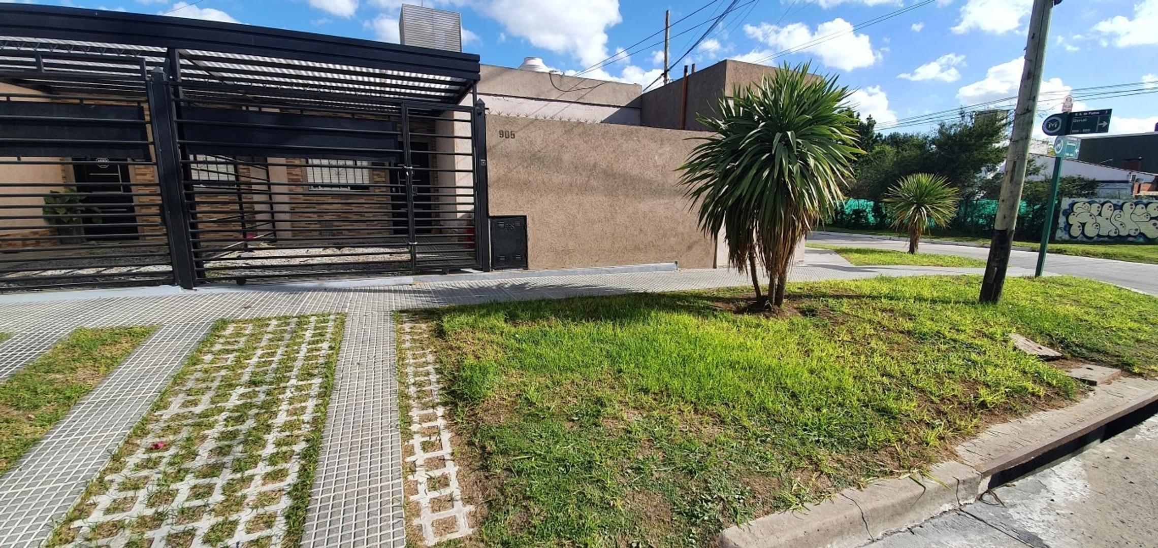 PH TIPO DUPLEX DE 2 AMBIENTES CON E/AUTO Y PATIO