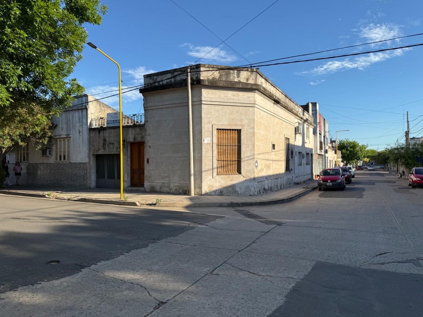 Casa en Alquiler con 1 cochera