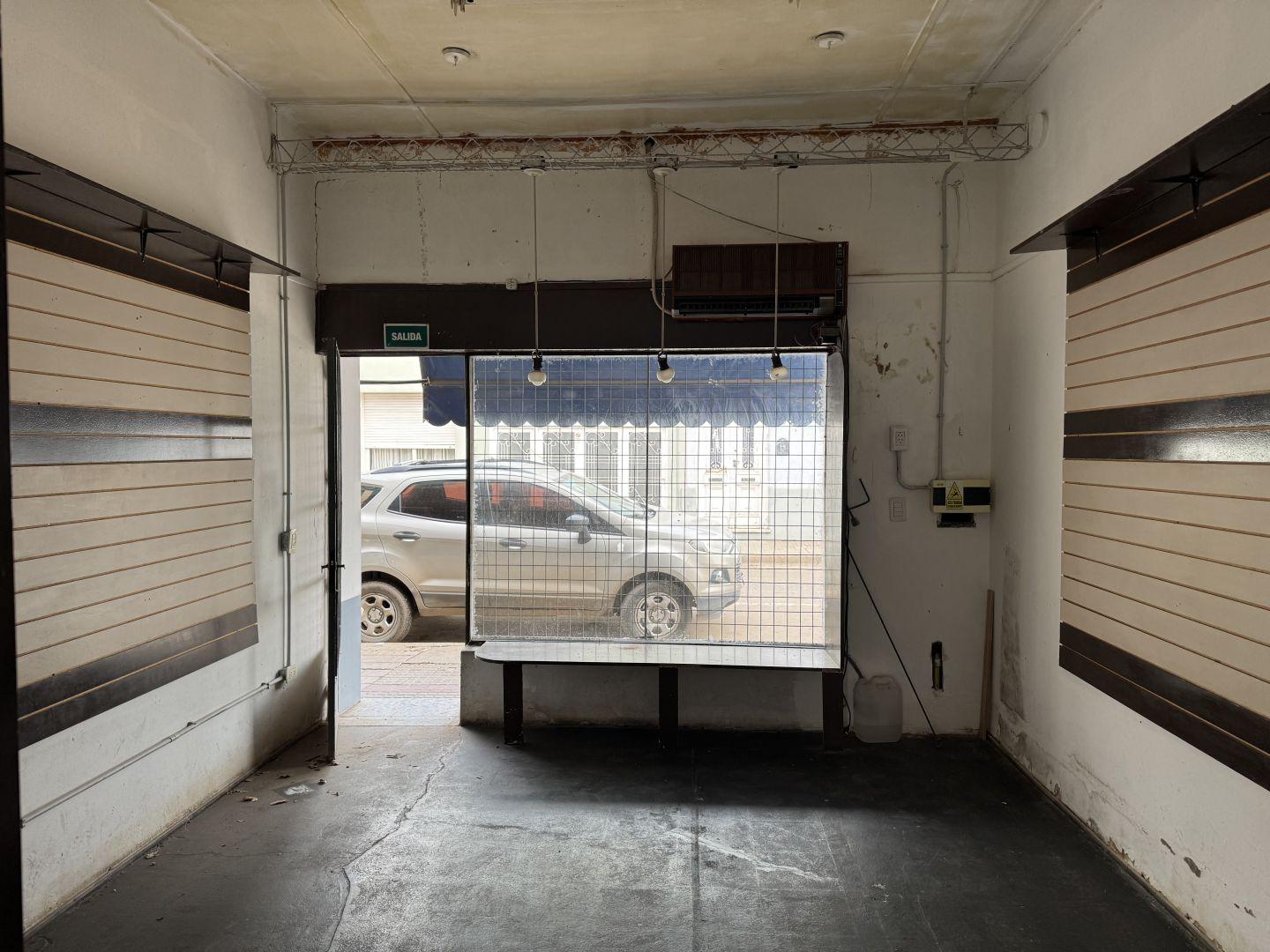 Local céntrico a 100 mts de la plaza principal