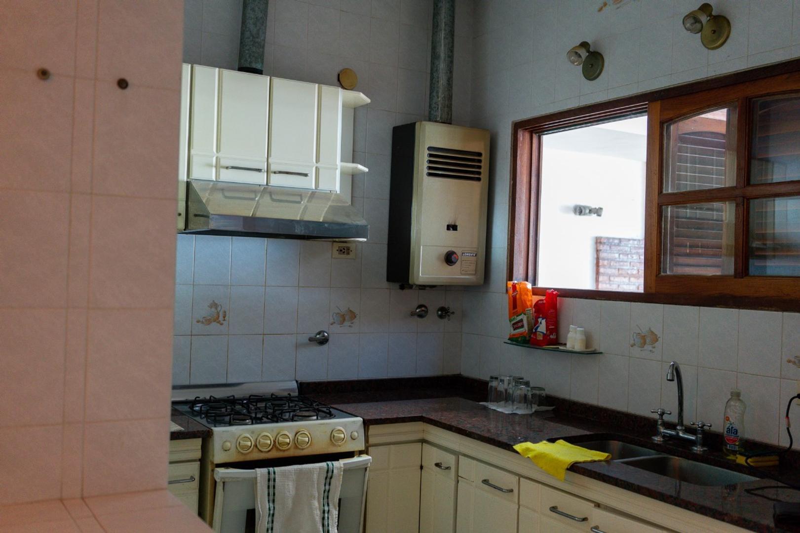 AMPLIA CASA EN 7 JEFES, A METROS DE COSTANERA