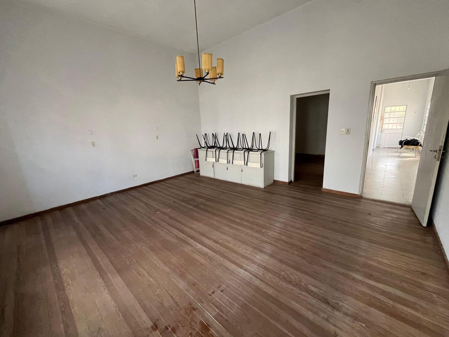 VENTA ZONA CENTRICA CASA 3 DORM COCHERA AP. CRED