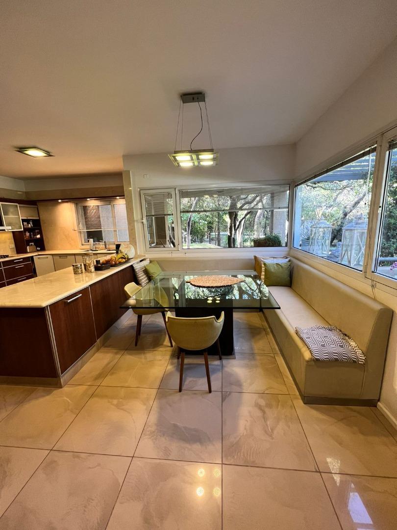 Casa 5 ambientes con 5 baños