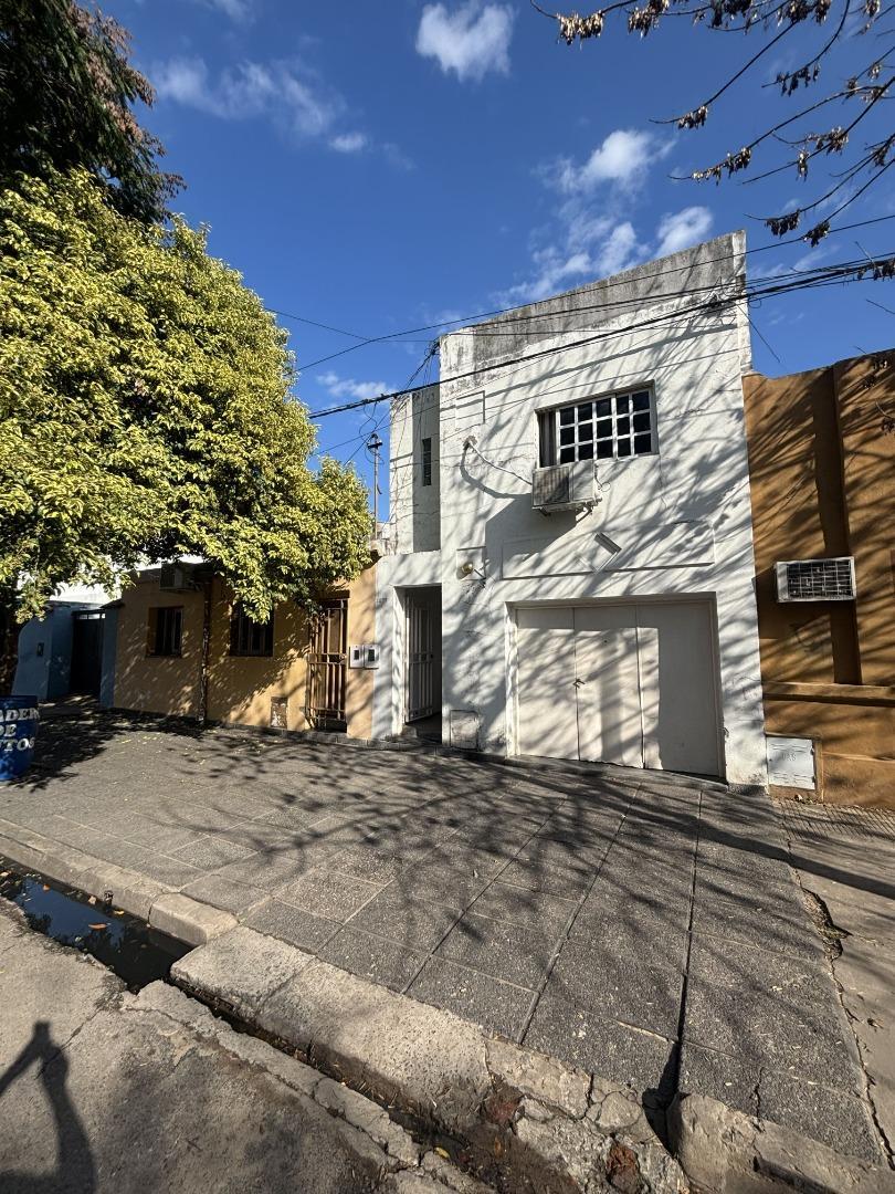 DOS CASAS A MTS DE AV. FREYRE Y PARQUE J. DE GARAY.