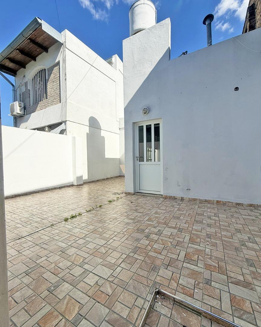 CASA DE PASILLO EN ARROYITO OPORTUNIDAD!