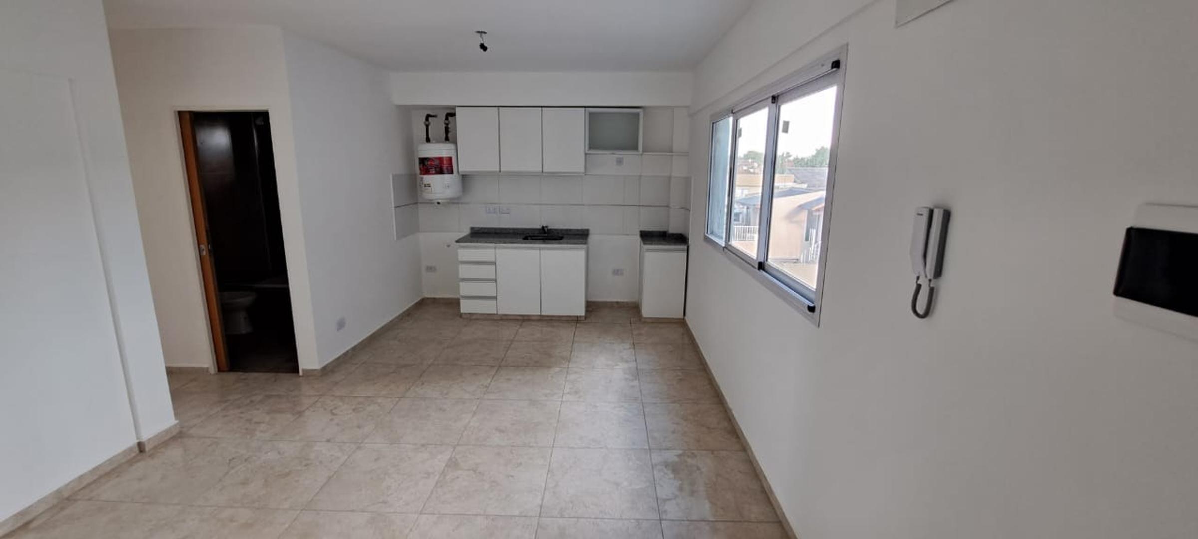 DEPARTAMENTO DOS AMBIENTES CON BALCON