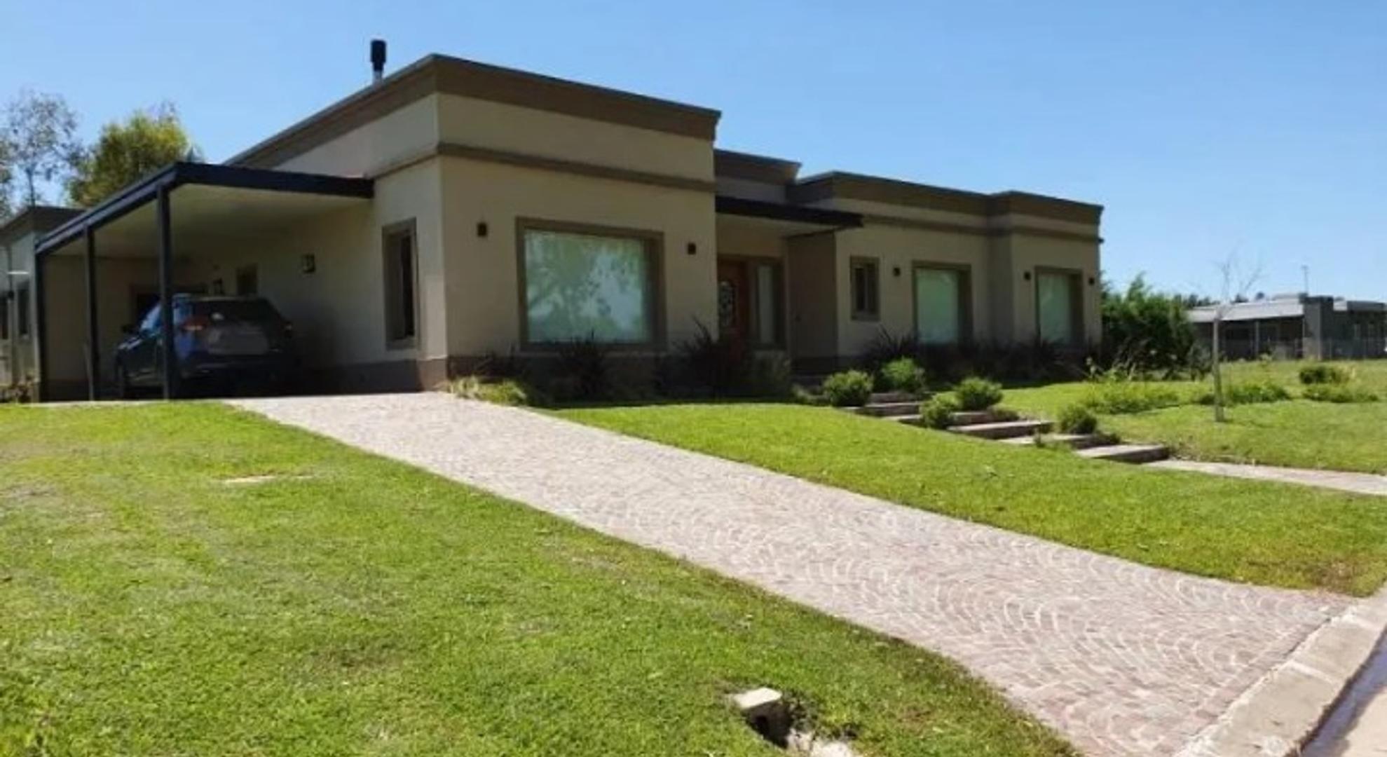 Casa en Venta 5 ambientes en Barrio cerrado Monet