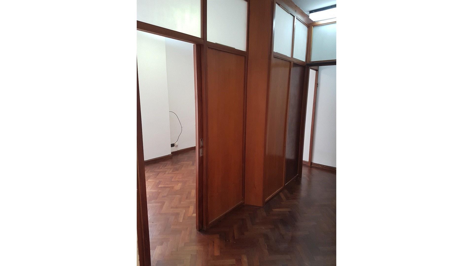 Oficina en Alquiler en Centro, $ 140.000