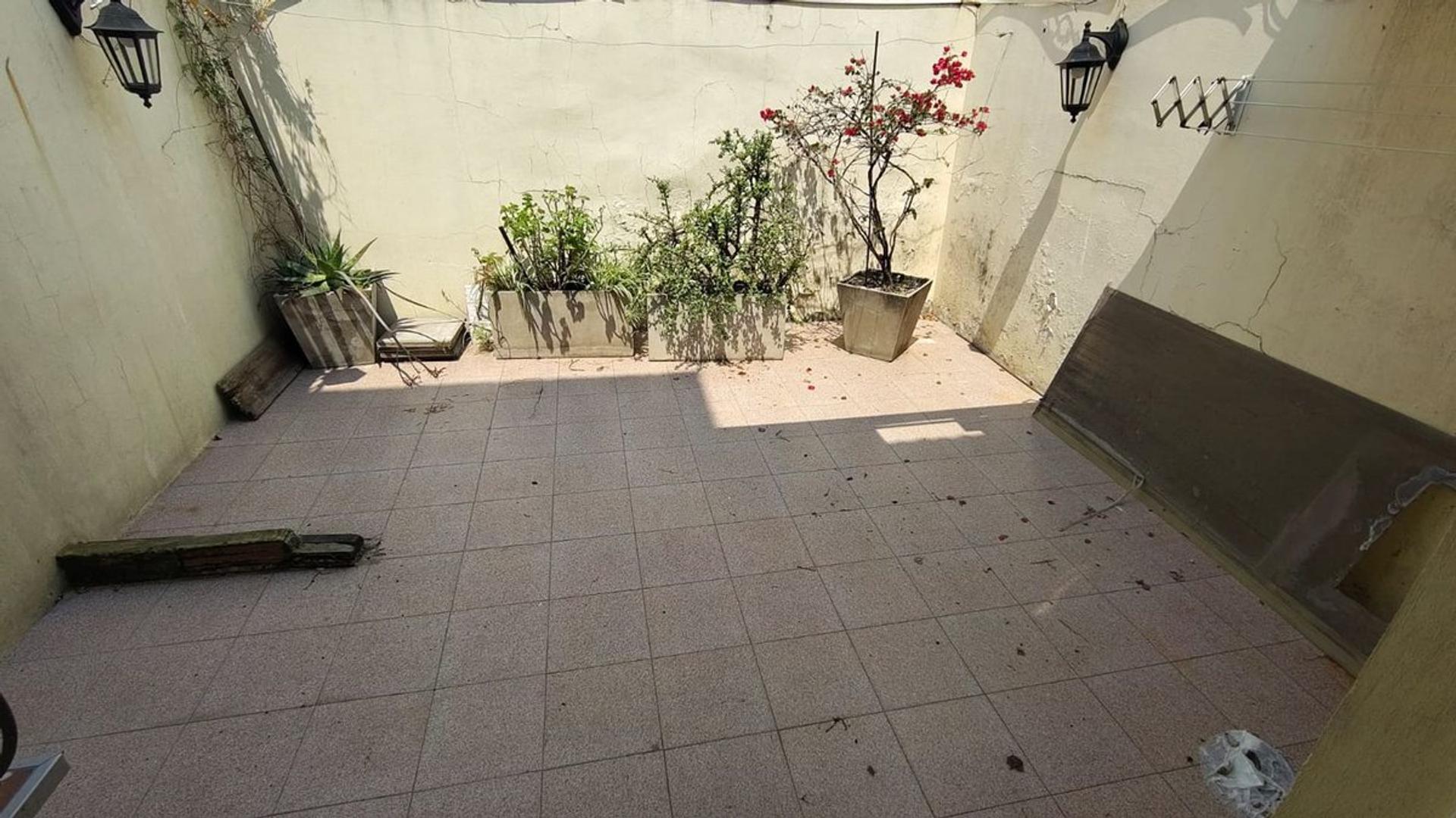 Casa 4 ambientes con 1 baño