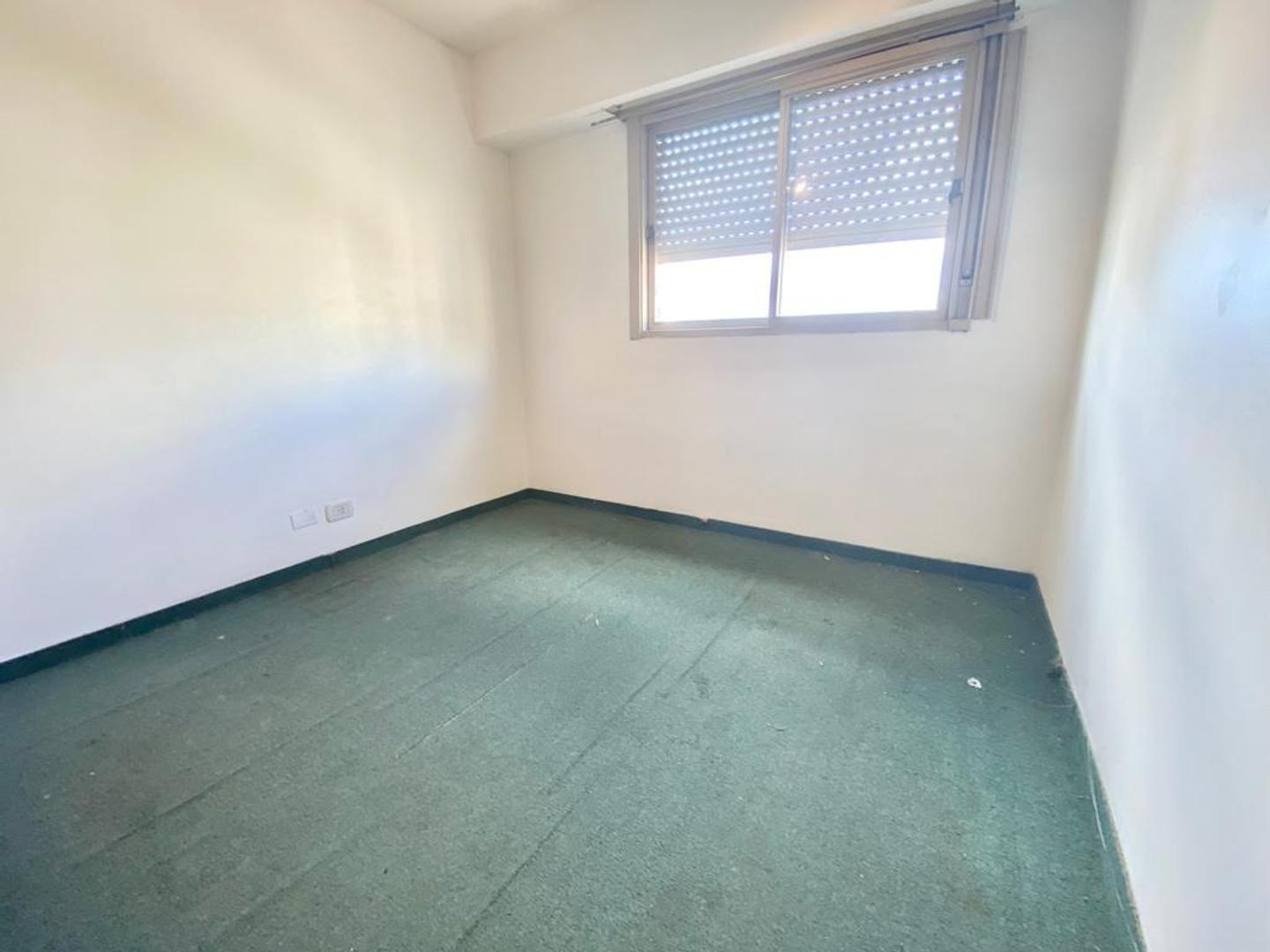 Departamento dos ambientes con cochera. Excelente ubicación