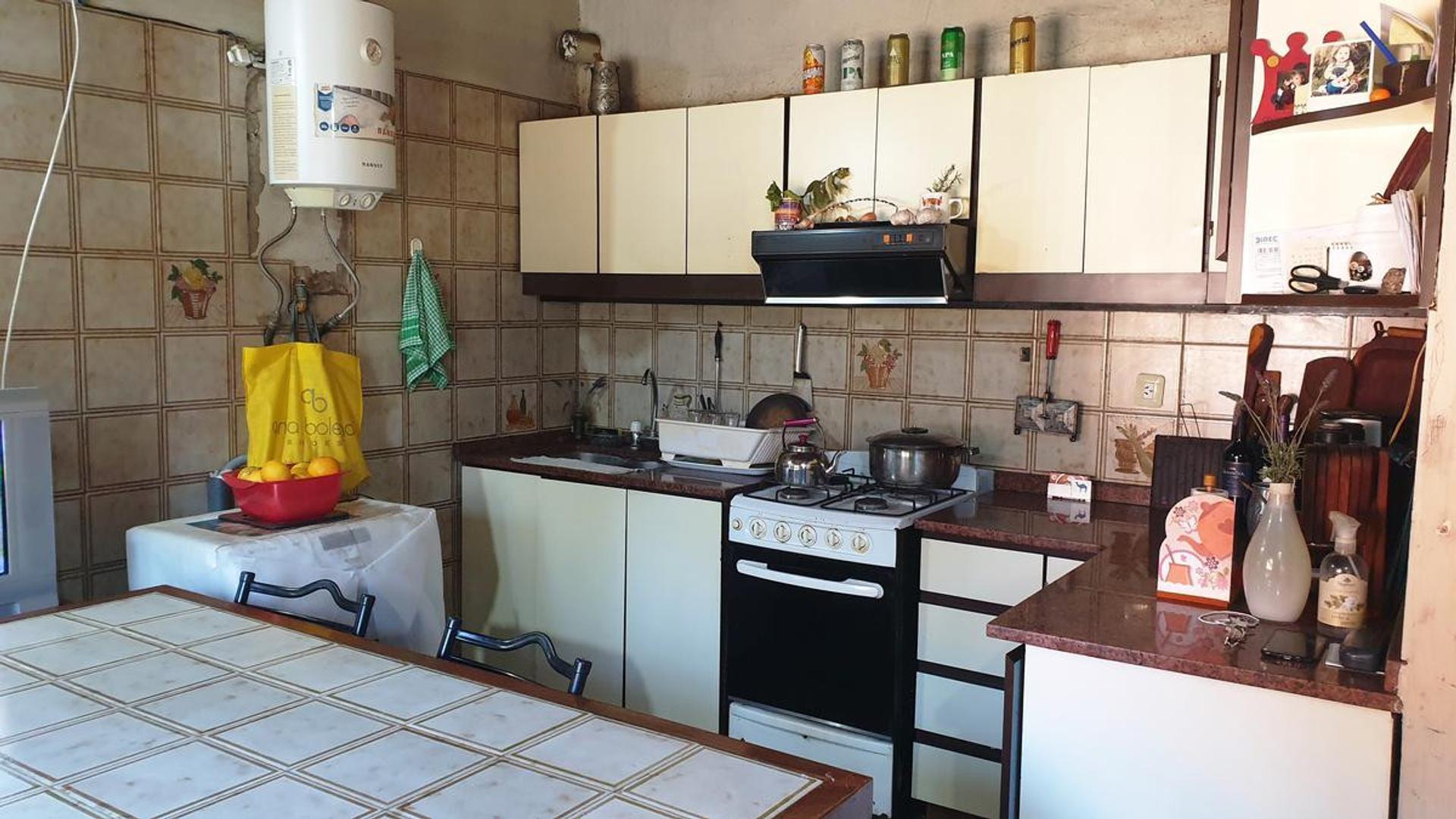 Casa 4 ambientes con 2 baños