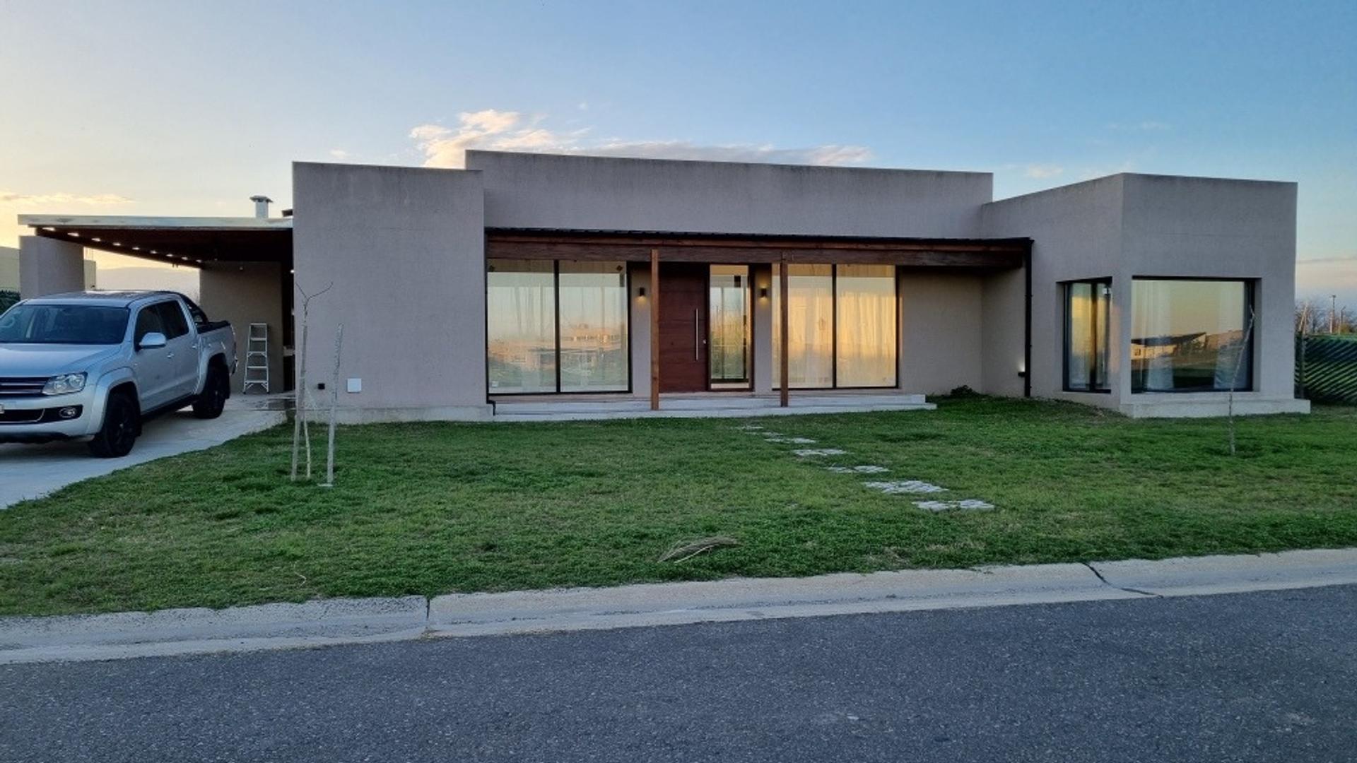 Excelente casa en venta area 10 San Sebastian