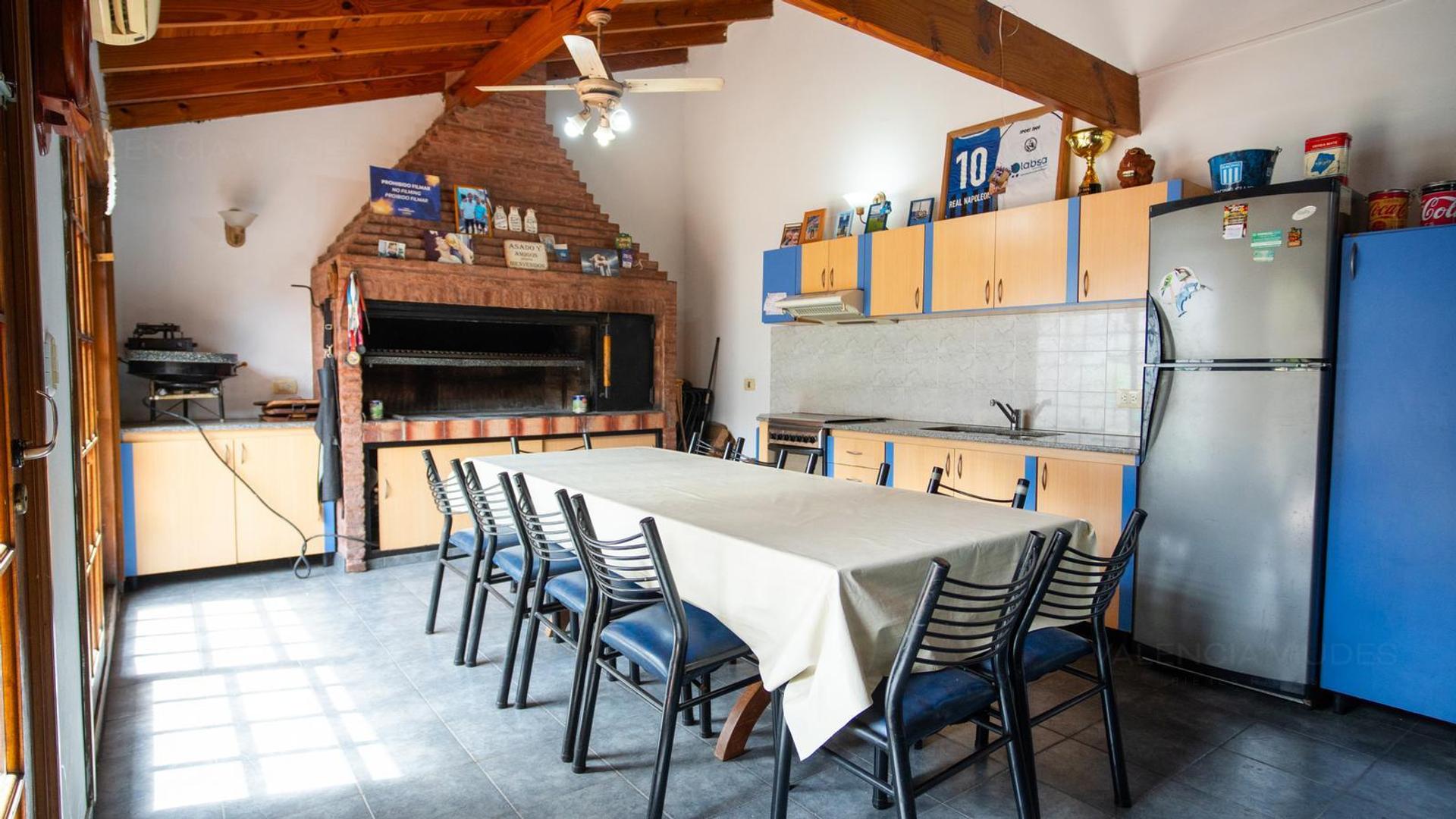 Casa 4 ambientes con 3 baños