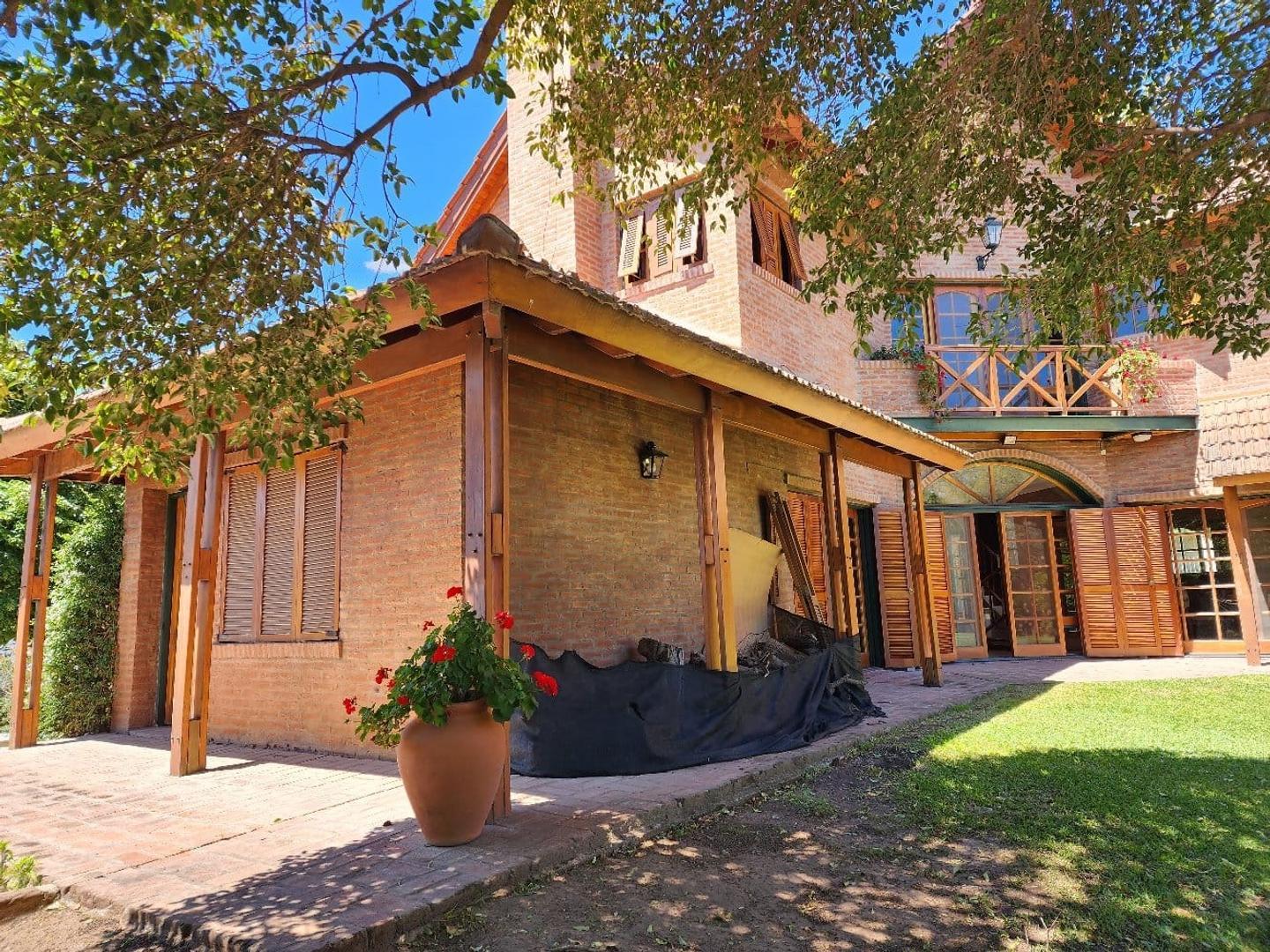 Casa 4 ambientes con 4 baños