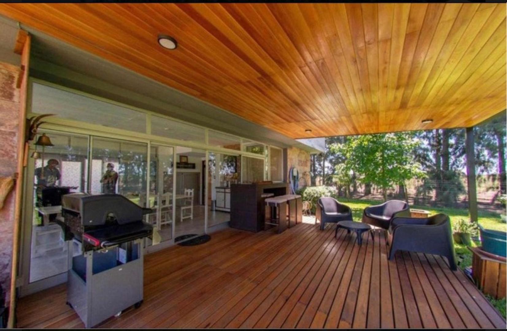 Casa 5 ambientes con 3 baños