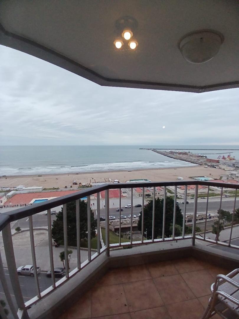 Departamento 2 ambientes frente al mar. Zona Playa Grande