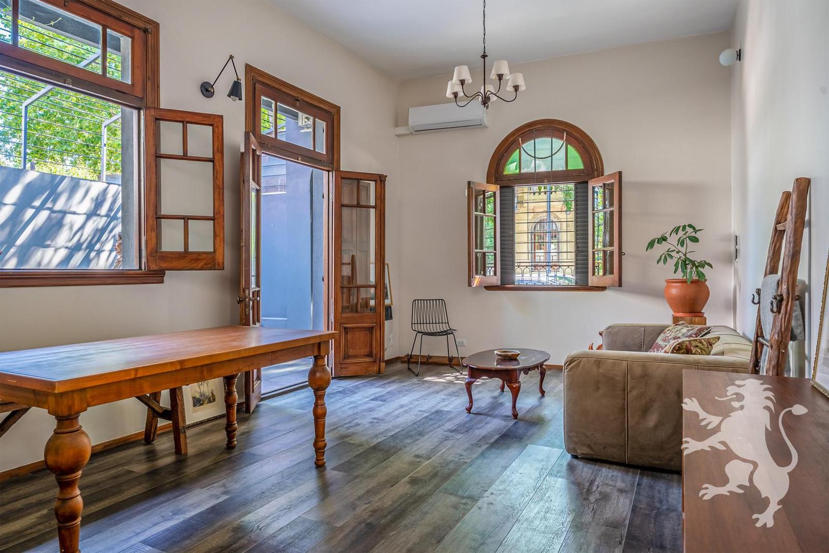 Casa 4 ambientes con 2 baños