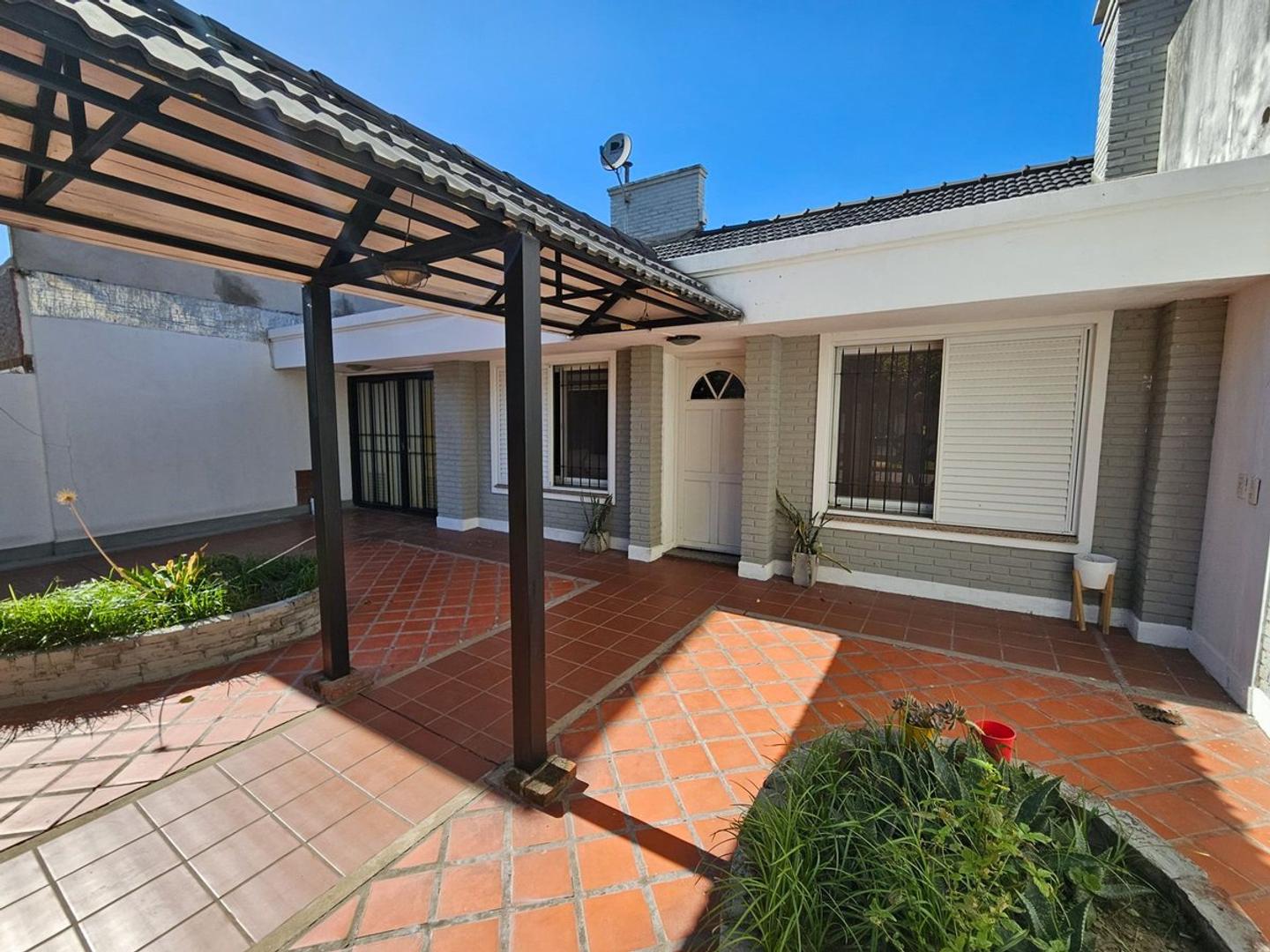 VENTA CASA 3 AMBIENTES CON PILETA -  PRADO ESPAÑOL
