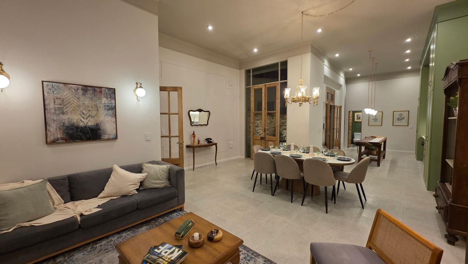 VENTA CASA 3 DORMITORIOS. PATIO. PISCINA PICHINCHA