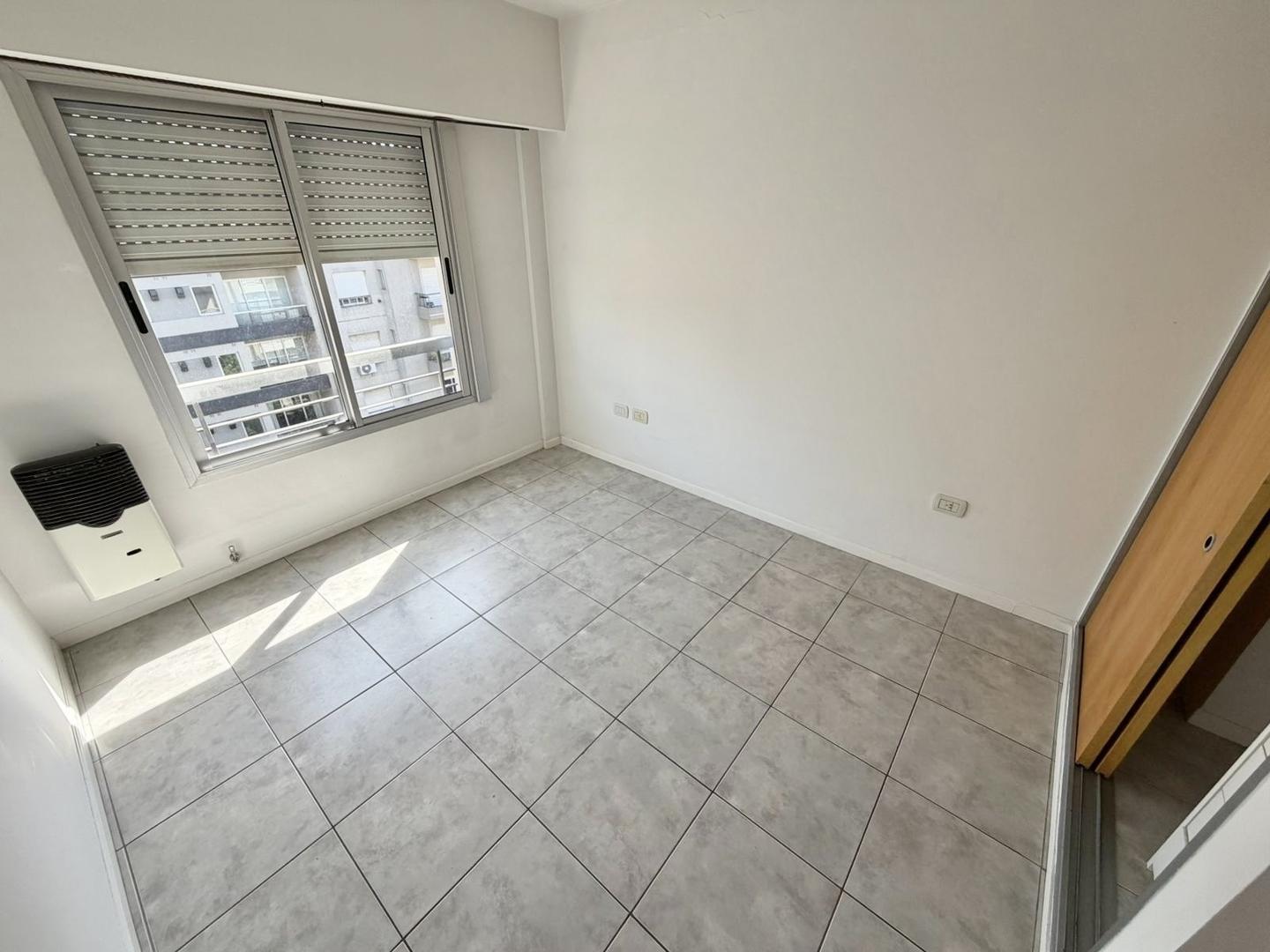 Departamento en Alquiler en Castelar Sur, $ 600.000