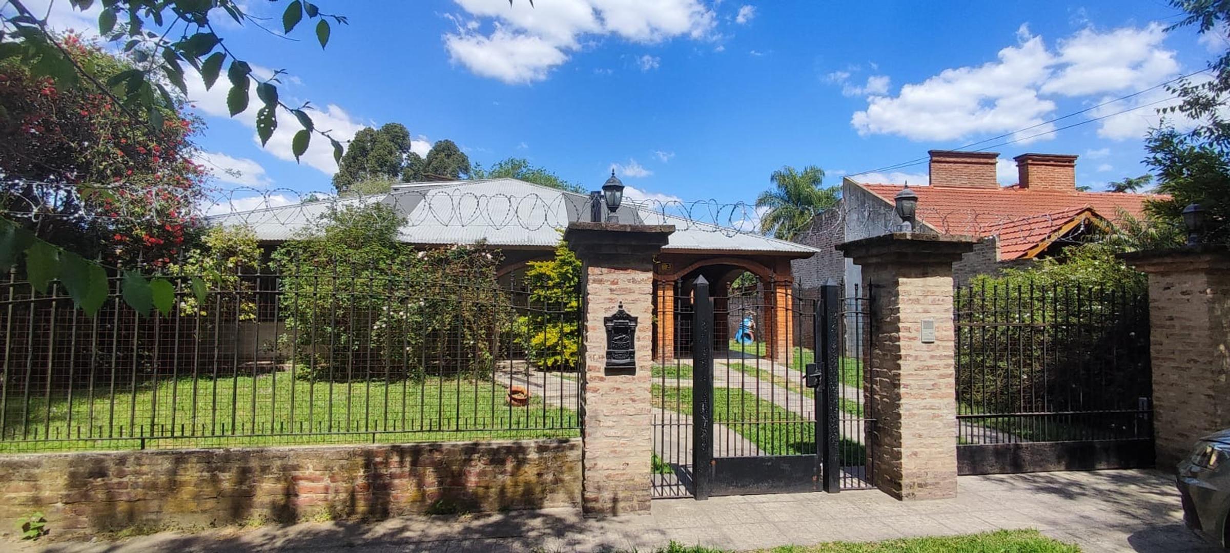 Venta Chalet de 4 ambientes parque y piscina