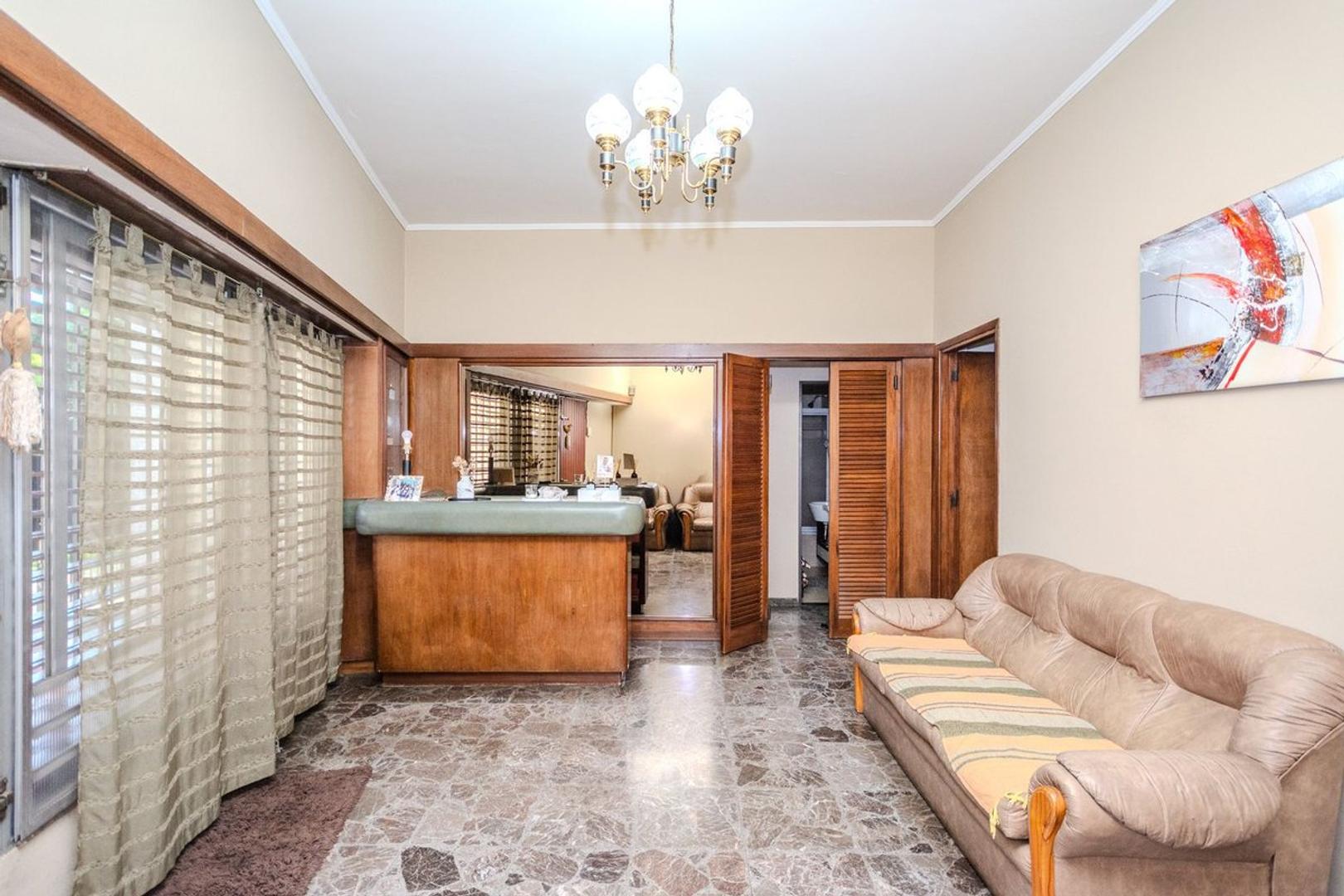 VENTA CASA 4 AMB PATIO TERRAZA CASEROS NORTE