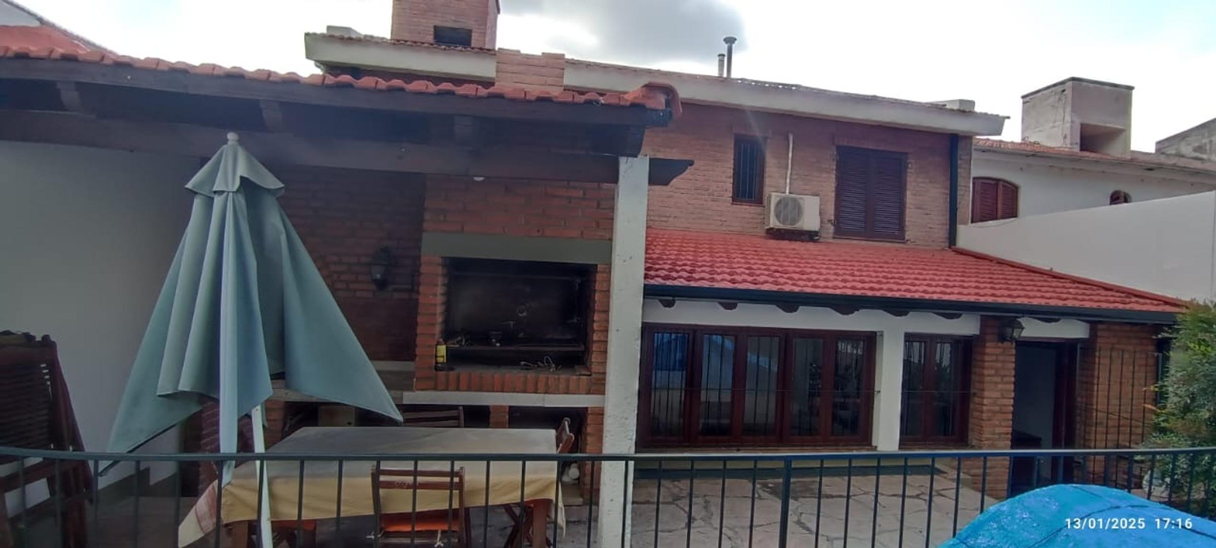 Casa en Alquiler de 3 dormitorios