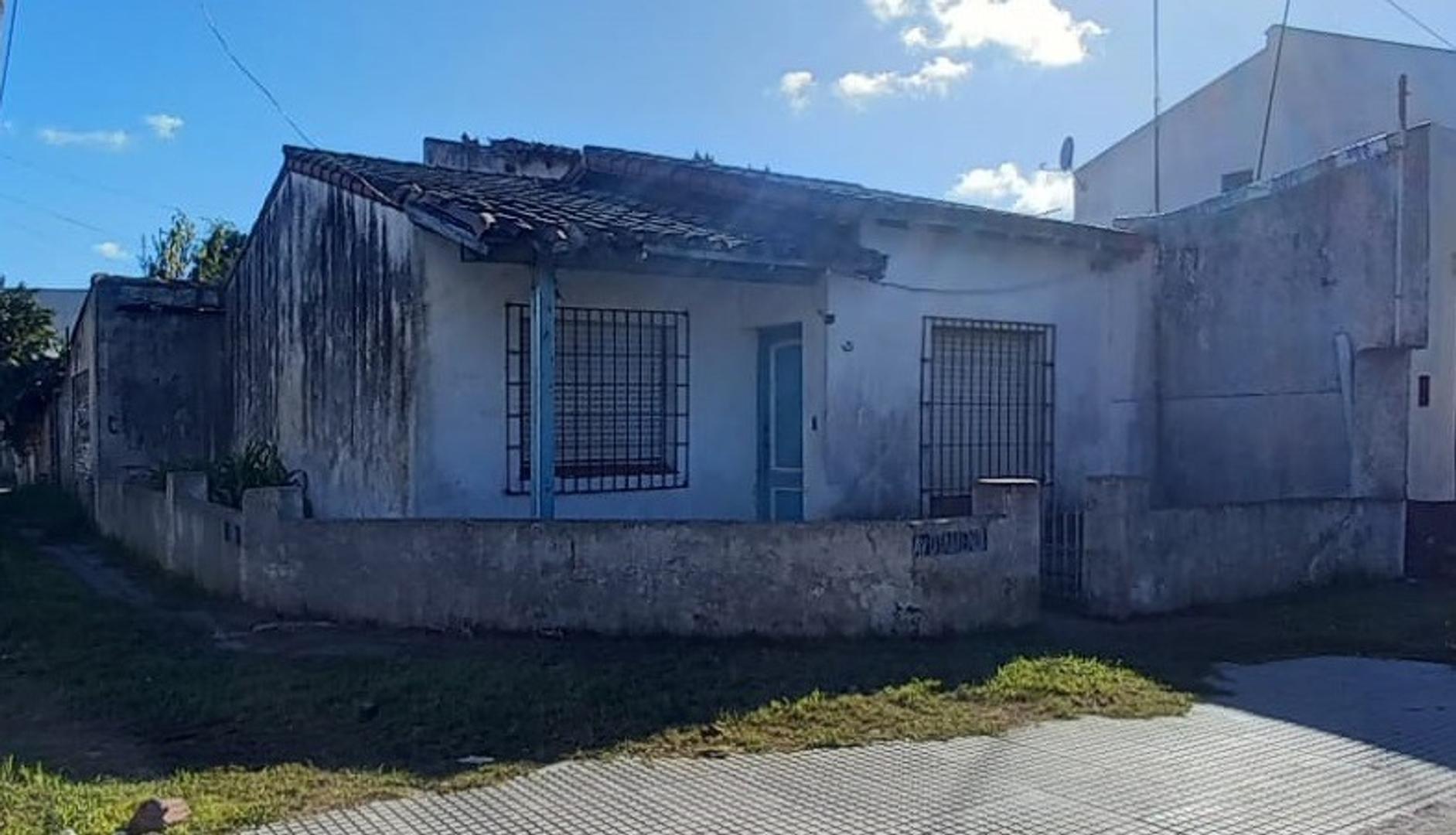 Oportunidad! Casa en Esquina 3 ambientes en Av. Otamendi