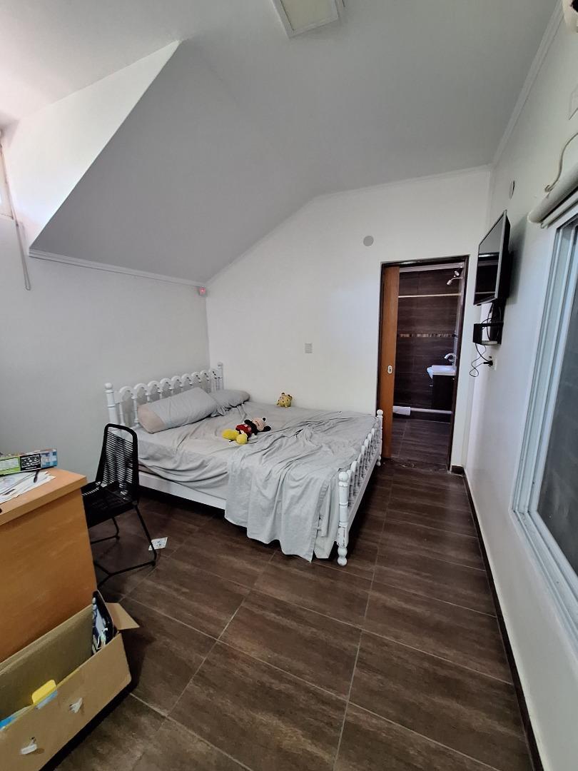 Don Bosco. Venta. Chalet c/ gge Fdo libre, patio y quincho.