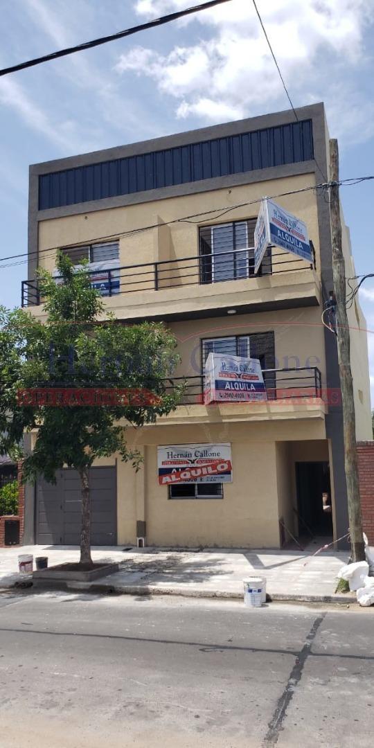 AMPLIO DEPARTAMENTO 2 AMBIENTES CON BALCÓN AL FRENTE