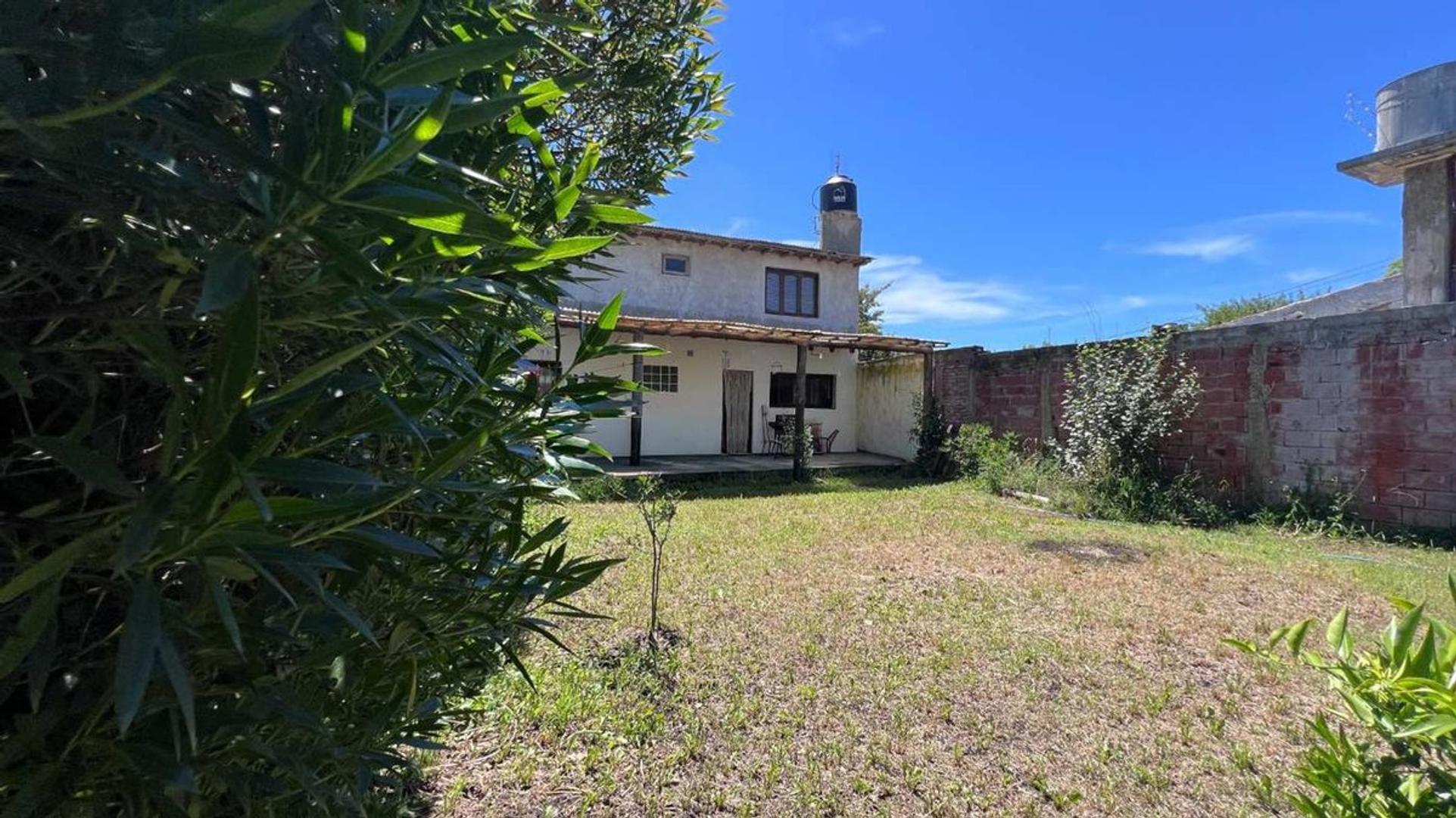 Casa 4 ambientes con 2 baños