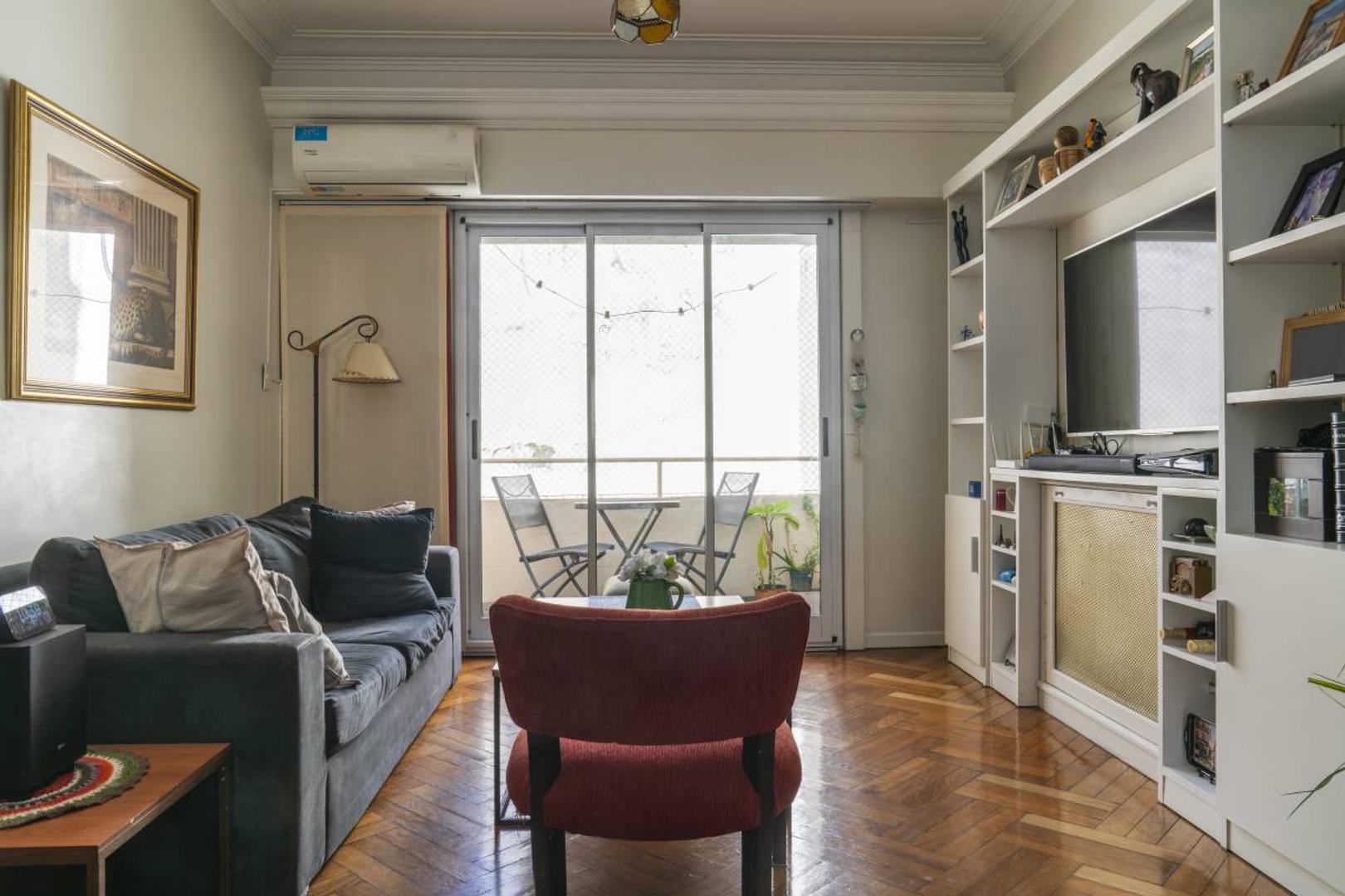 Julián Álvarez 2400, Piso 1