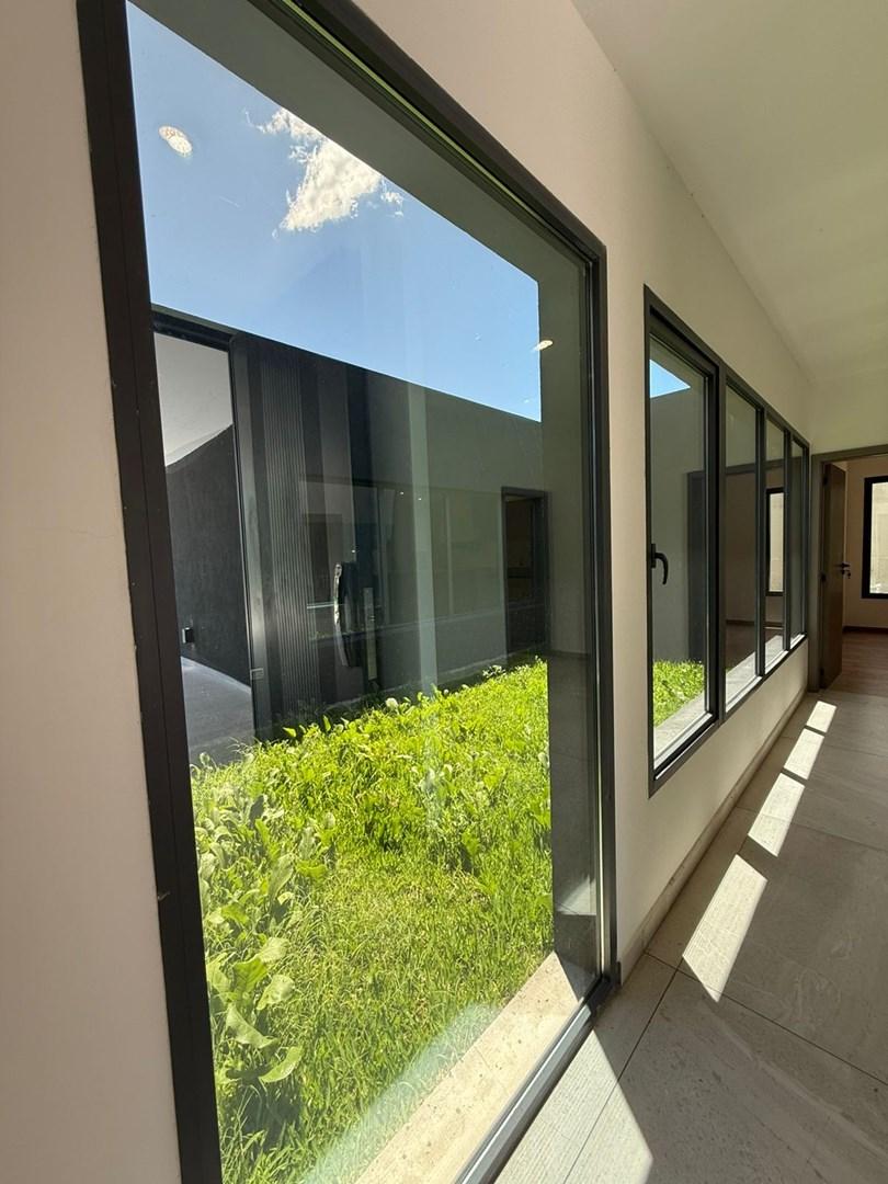 Casa en Venta con 6 cocheras