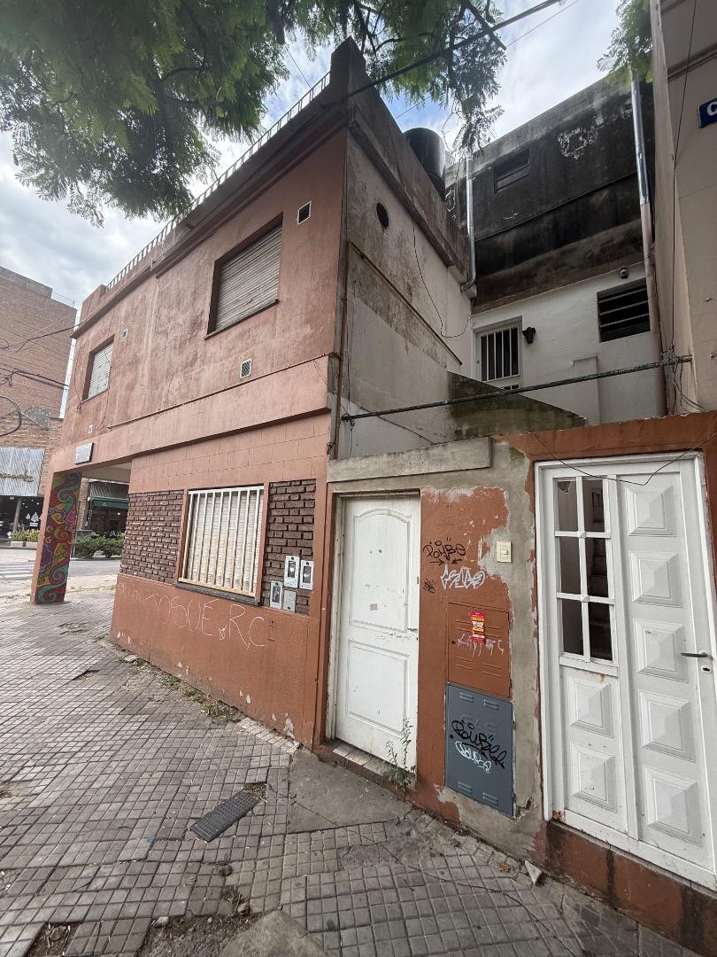 Catamarca y Callao. Dos Dormitorios. Terraza.