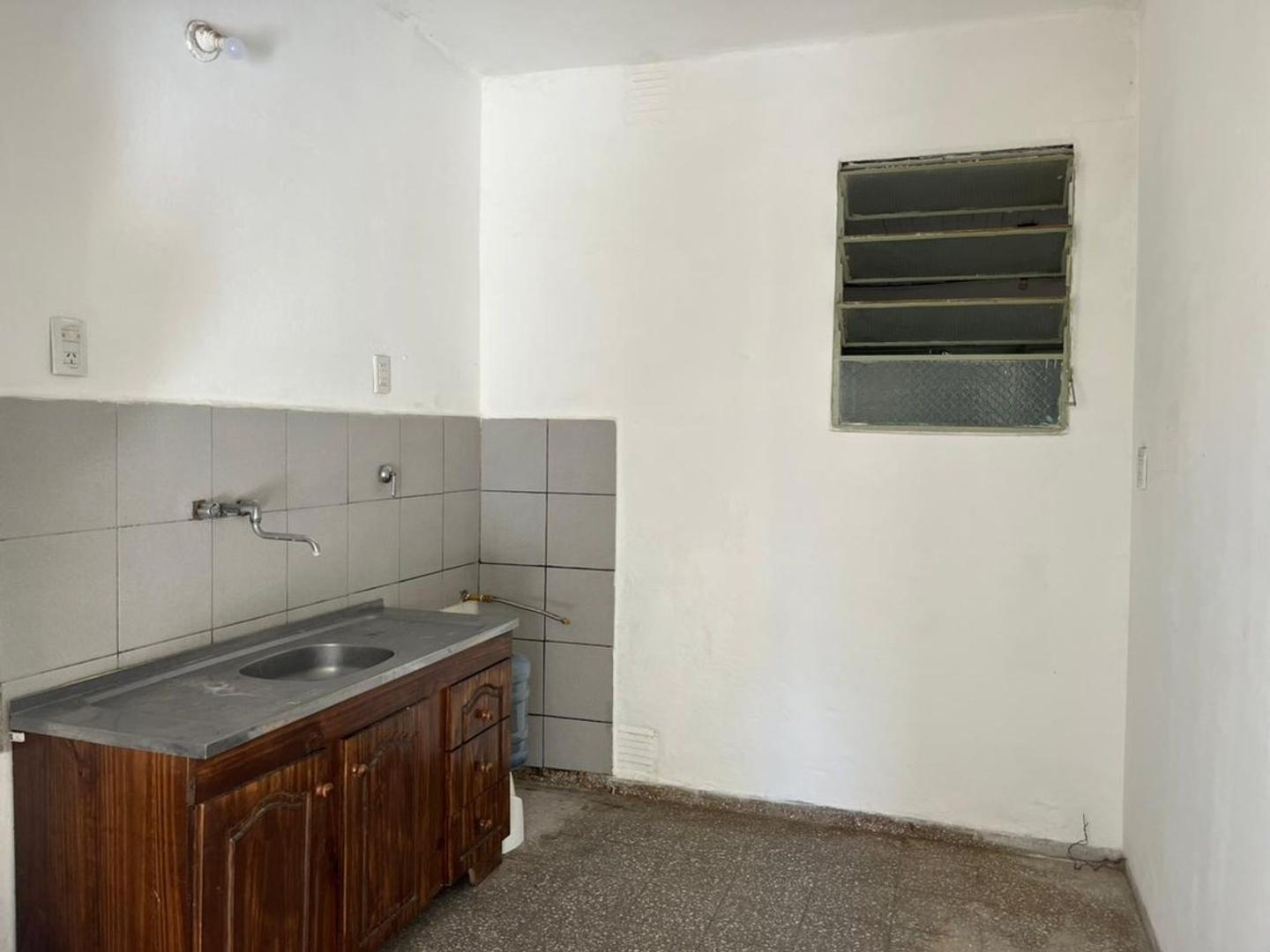 Casa 5 ambientes con 1 baño