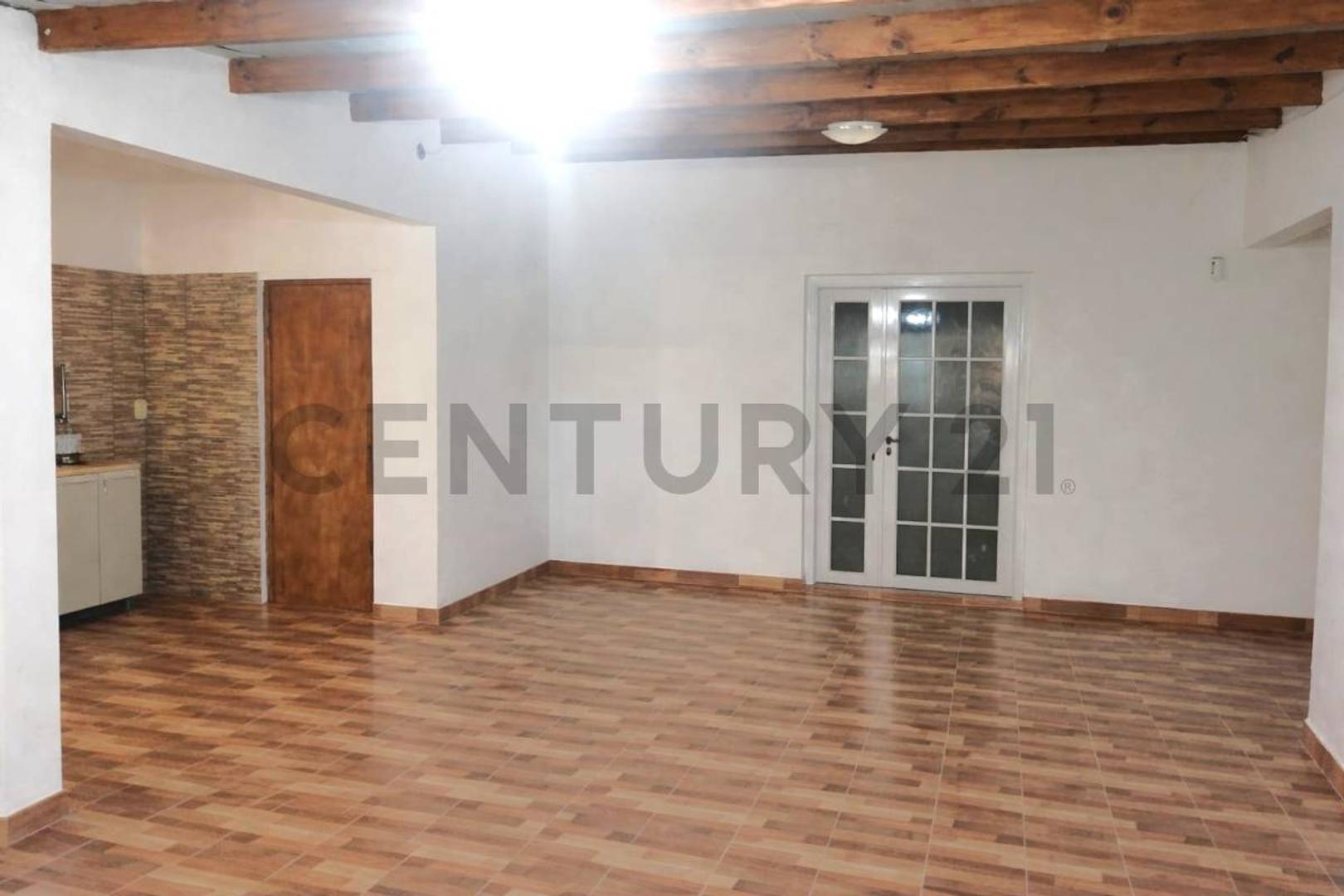 CASA 4 AMBIENTES + LOCAL AL FRENTE – LOTE 384 m² – GLEW