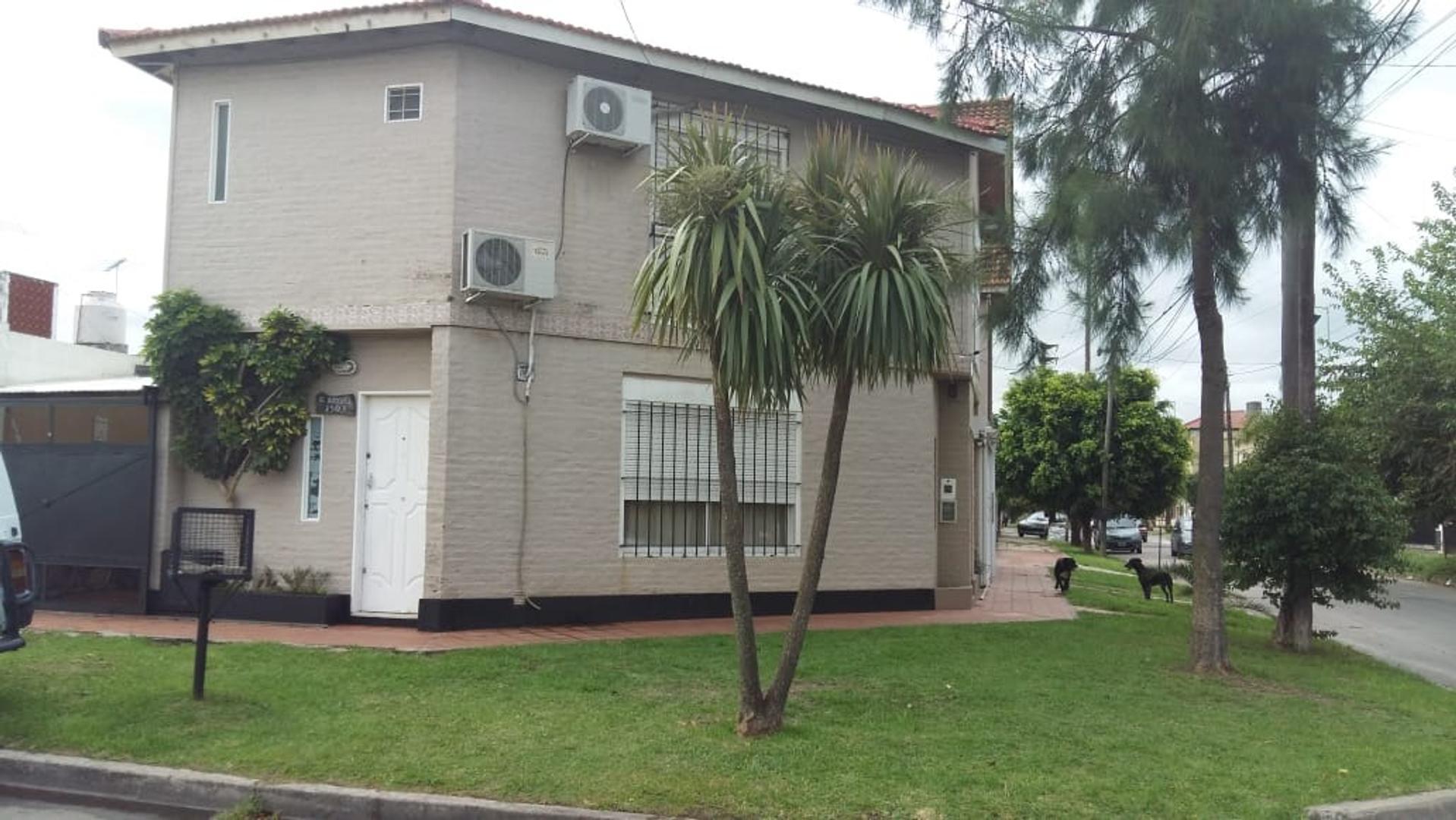 DUPLEX EN ESQUINA 3 AMB CON COCHERA