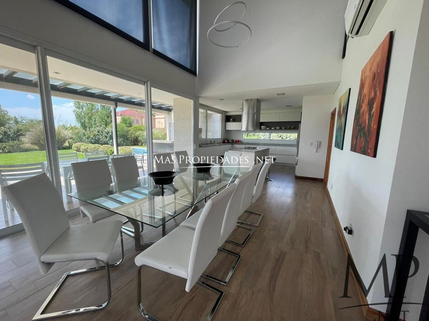 Venta Casa en La Providencia 4 Dormitorios Canning 100