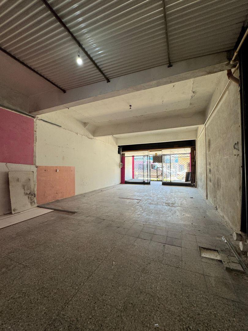Local comercial mas vivienda en excelente ubicación. Lanús Este