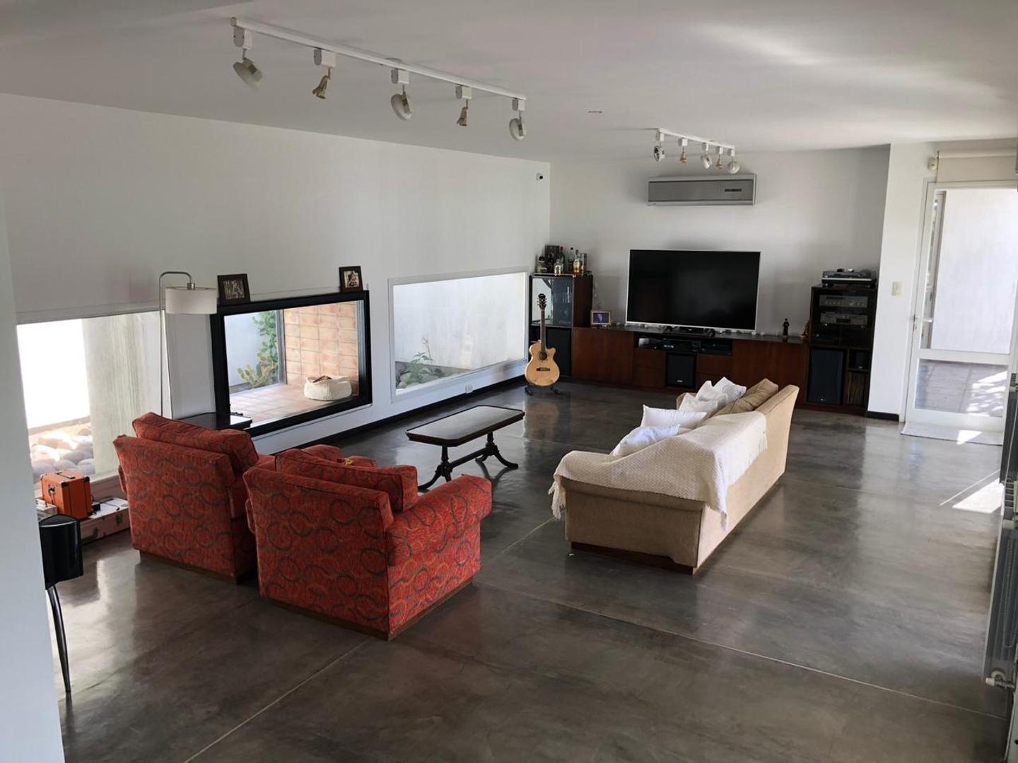 Casa 4 ambientes con 4 baños