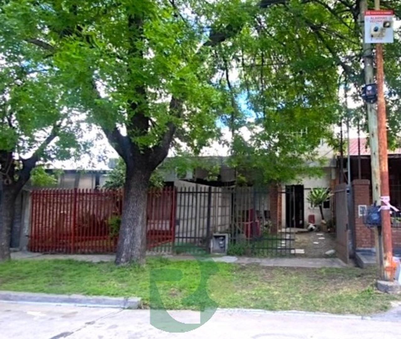 Venta Casa a Refacciónar 10,5x 31 mts.Castelar Norte