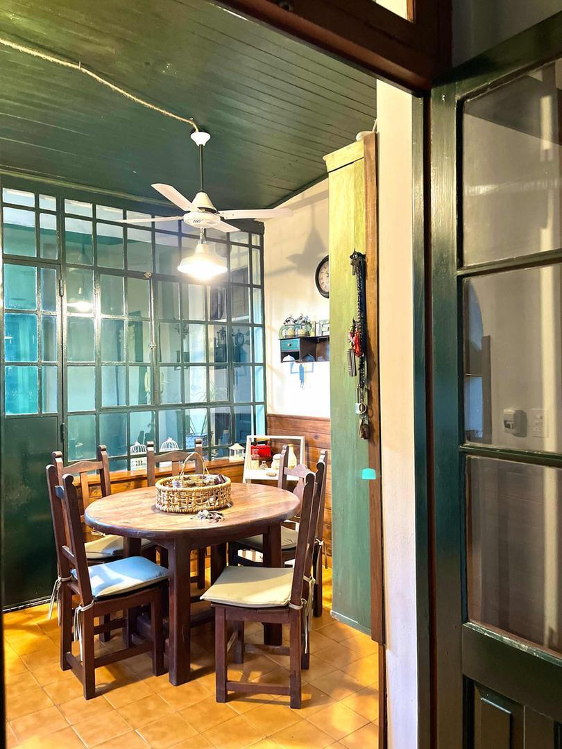 Hermosa Propiedad Al Estilo Colonial Con Excelente Ubicación