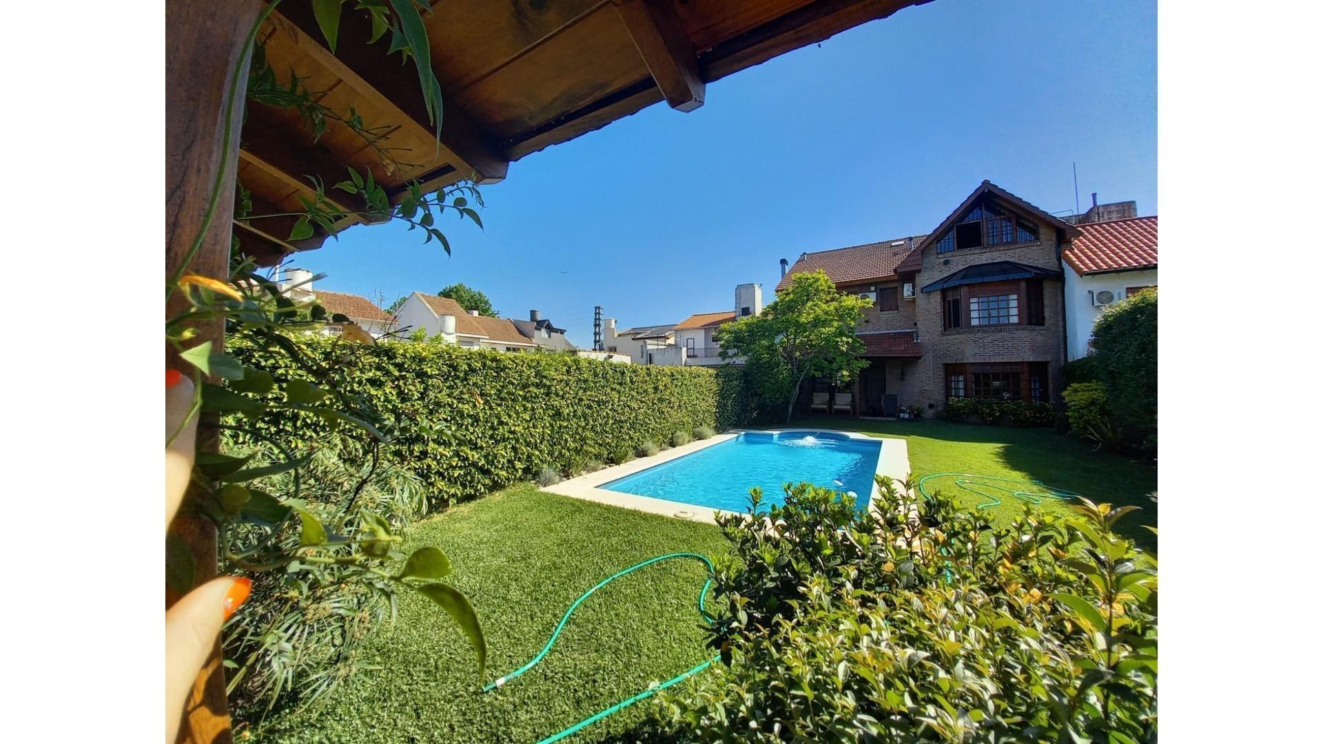 Casa 5 ambientes con 5 baños
