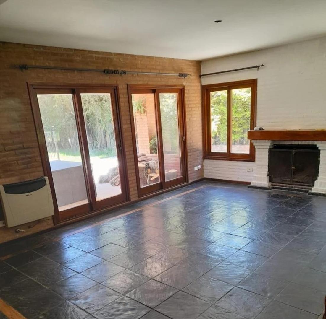 Casa en Alquiler de 3 dormitorios