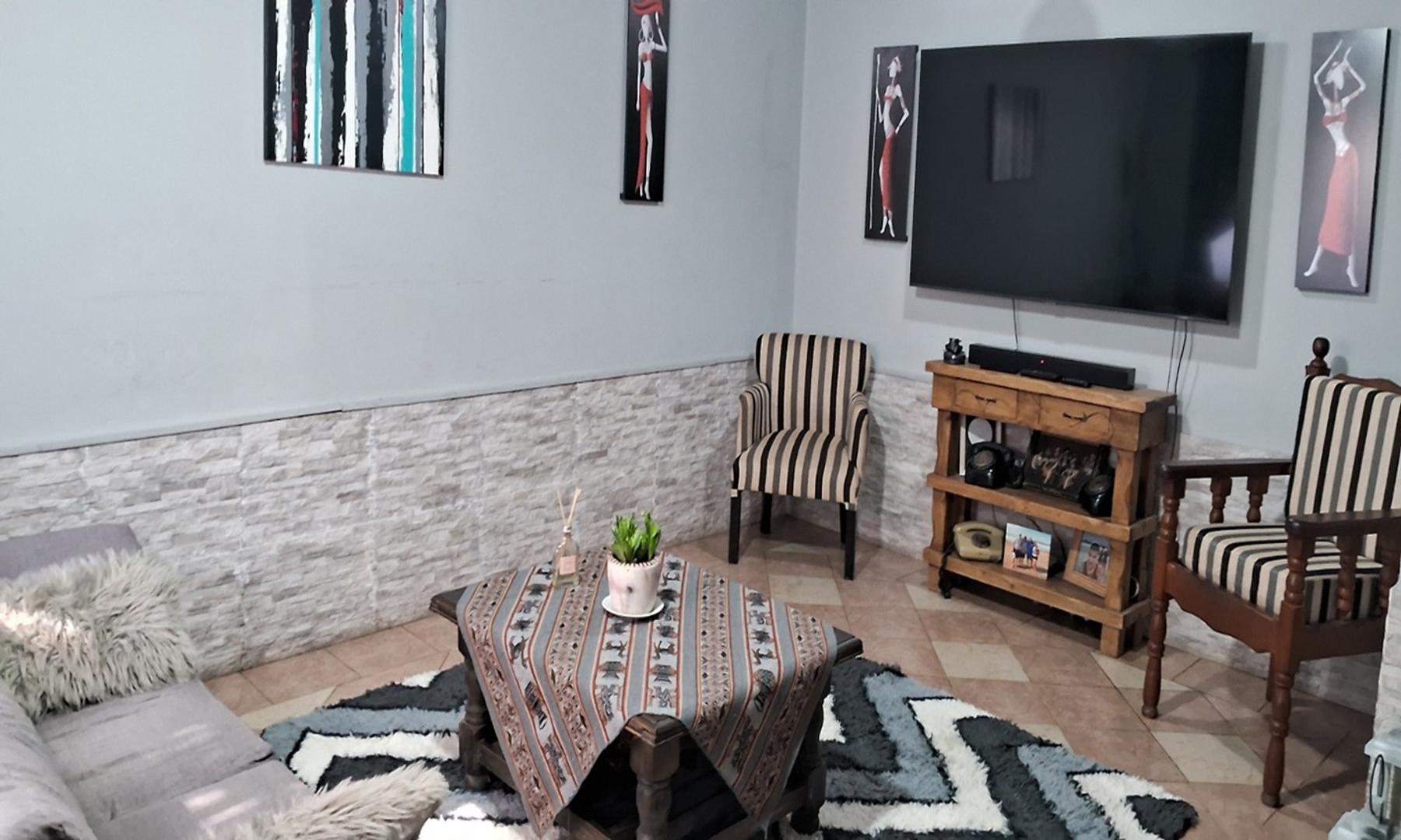 Casa 5 ambientes con 2 baños