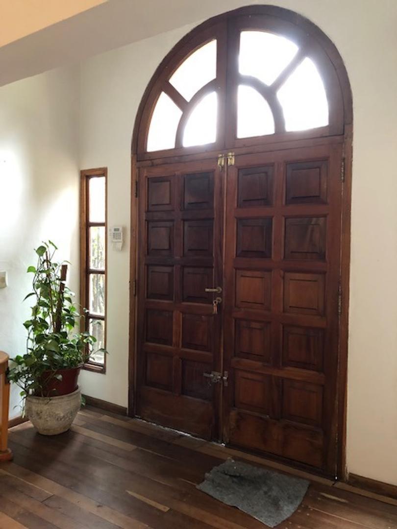 Casa en Venta con 4 cocheras