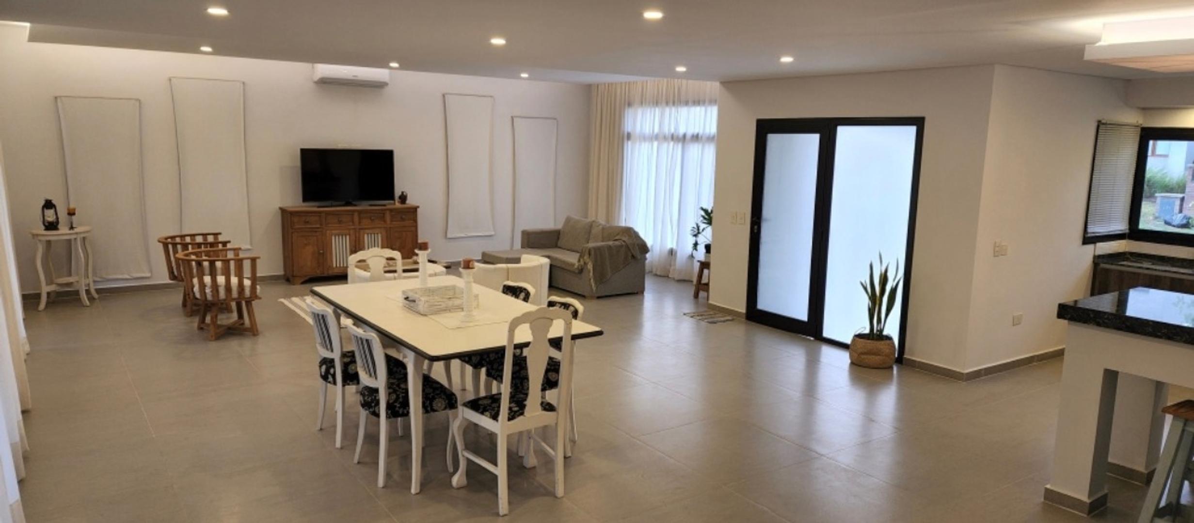 Casa 4 ambientes con 4 baños